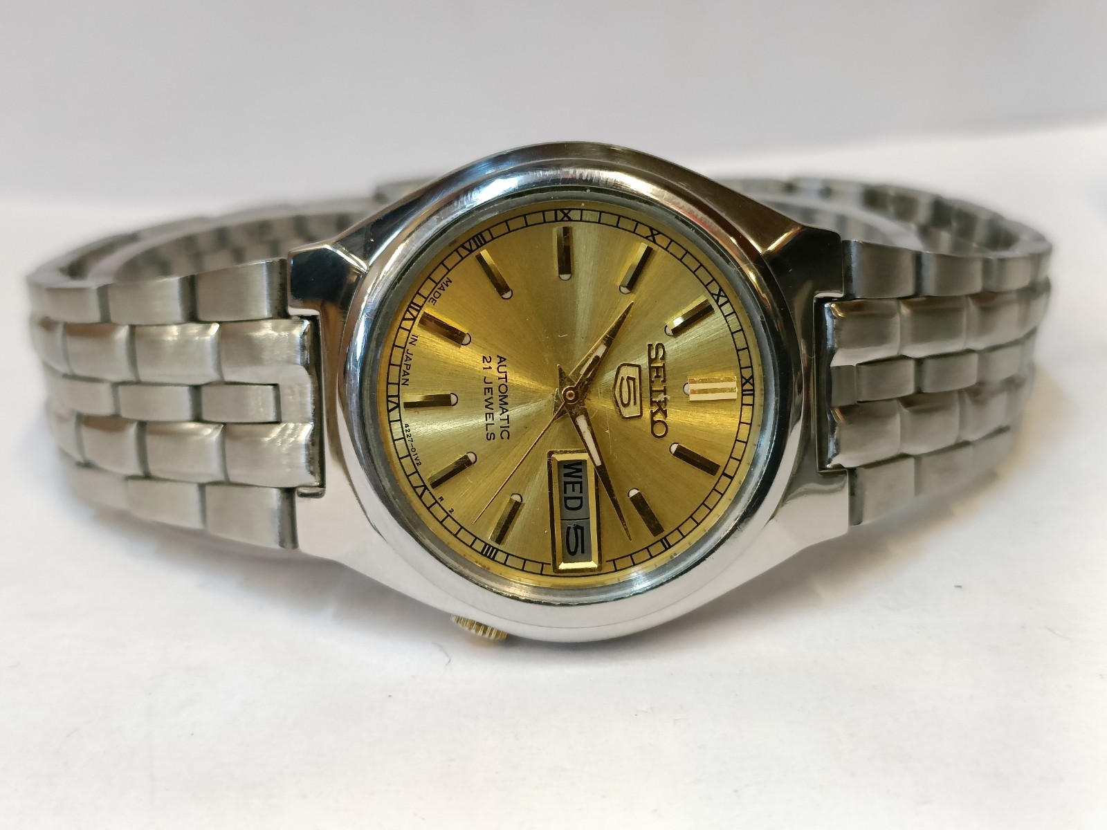VINTAGE SEIKO 5 21J AUTOMATIC GOLD DIAL 4227-00J0 JAPAN UNISEX ADULT WORKING