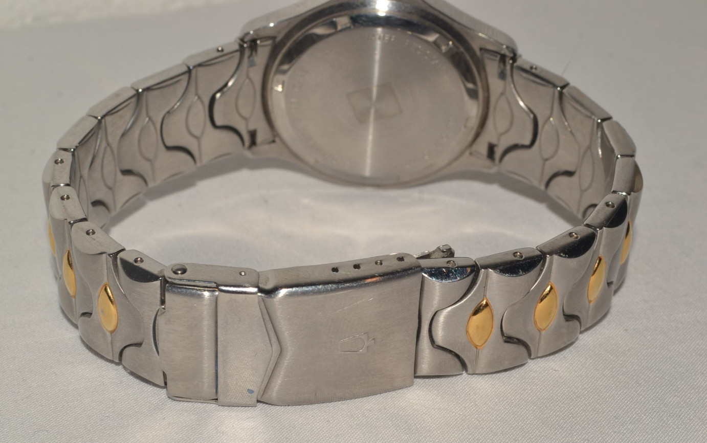NICE! Bulova Men’s Wristwatch Stainless Steel Millennia Quartz 100m Watch RUNS
