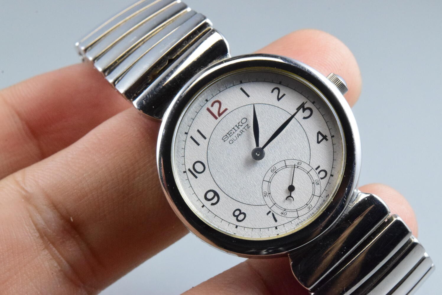 Vintage watch Seiko 2G28-6020 Small Second Hand Lady Quartz Round 30mm