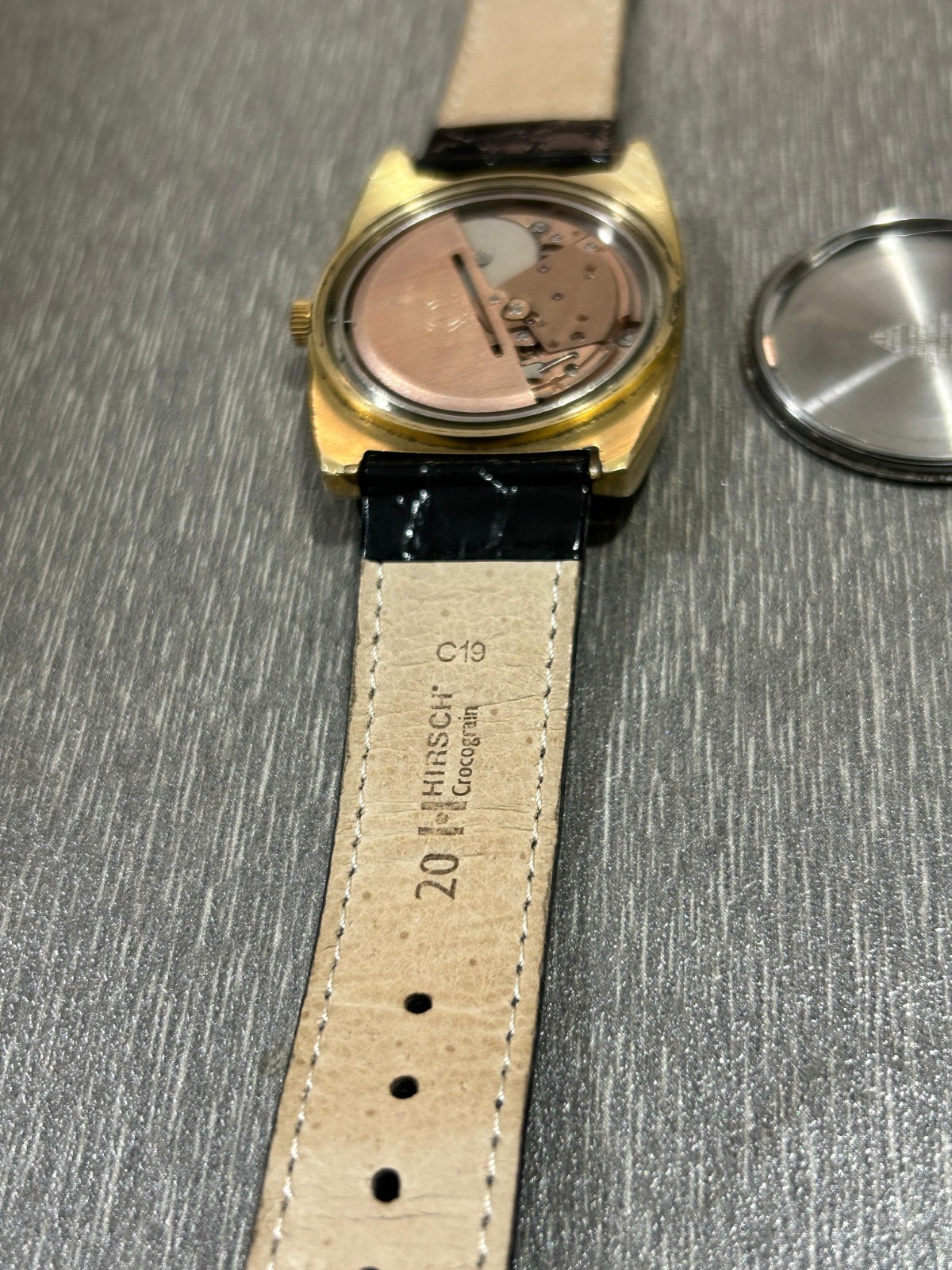 Vintage Omega Genève Automatic Green Dial 166.0190 Gold Plated 1970s Swiss Watch