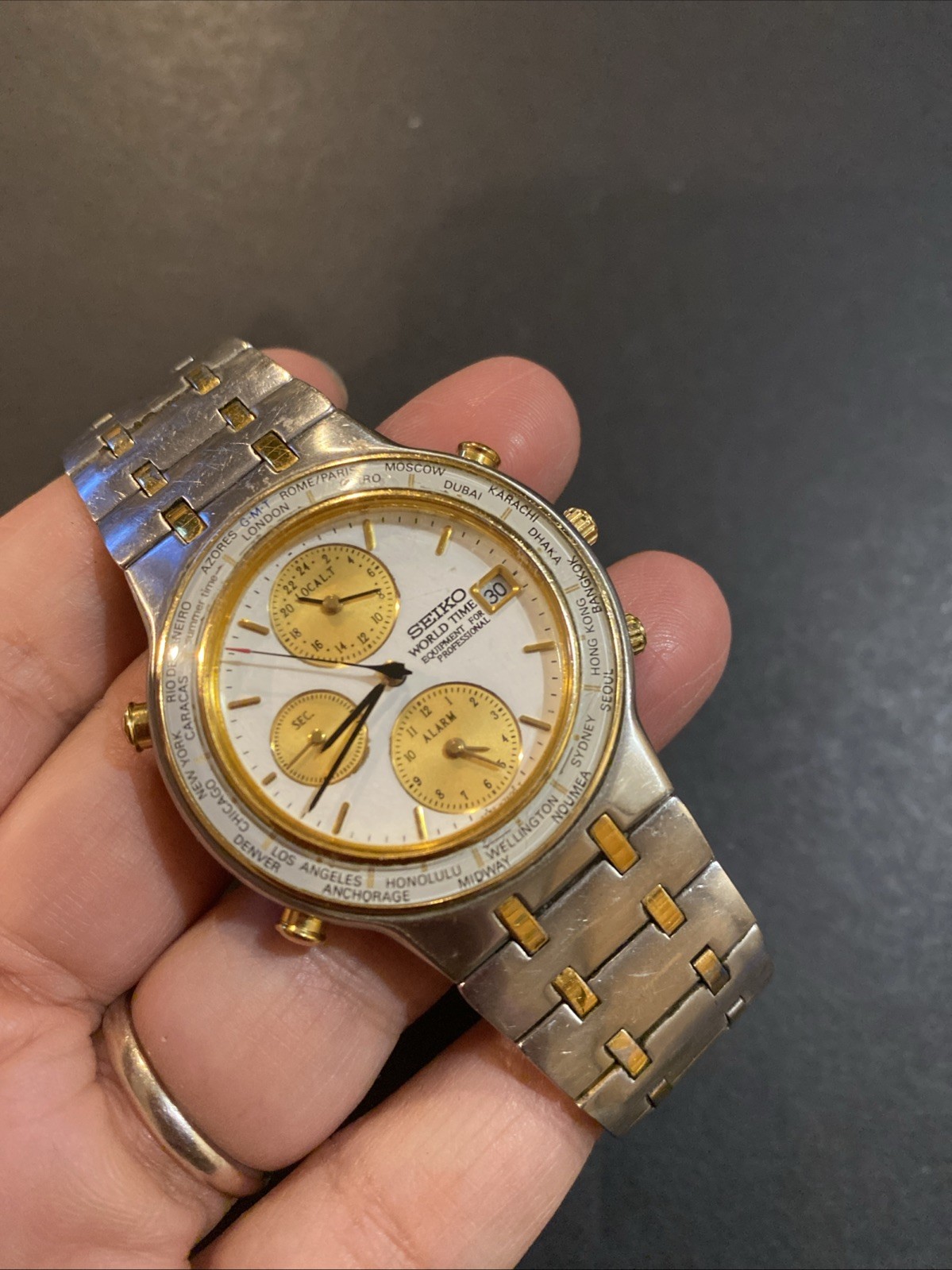VINTAGE SEIKO QUARTZ WORLD TIMER WRIST WATCH 5T52-7A00 W/DATE