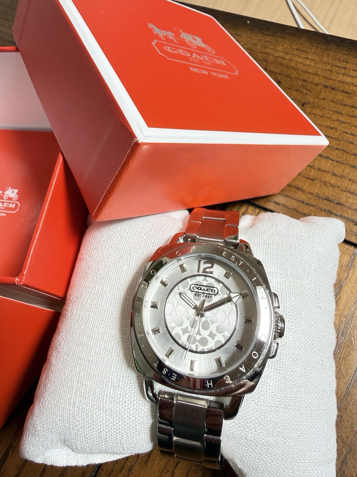 Coach Quartz Silver Dial Stainless Steel Bracelet Watch 30m 40-43.9mm Box