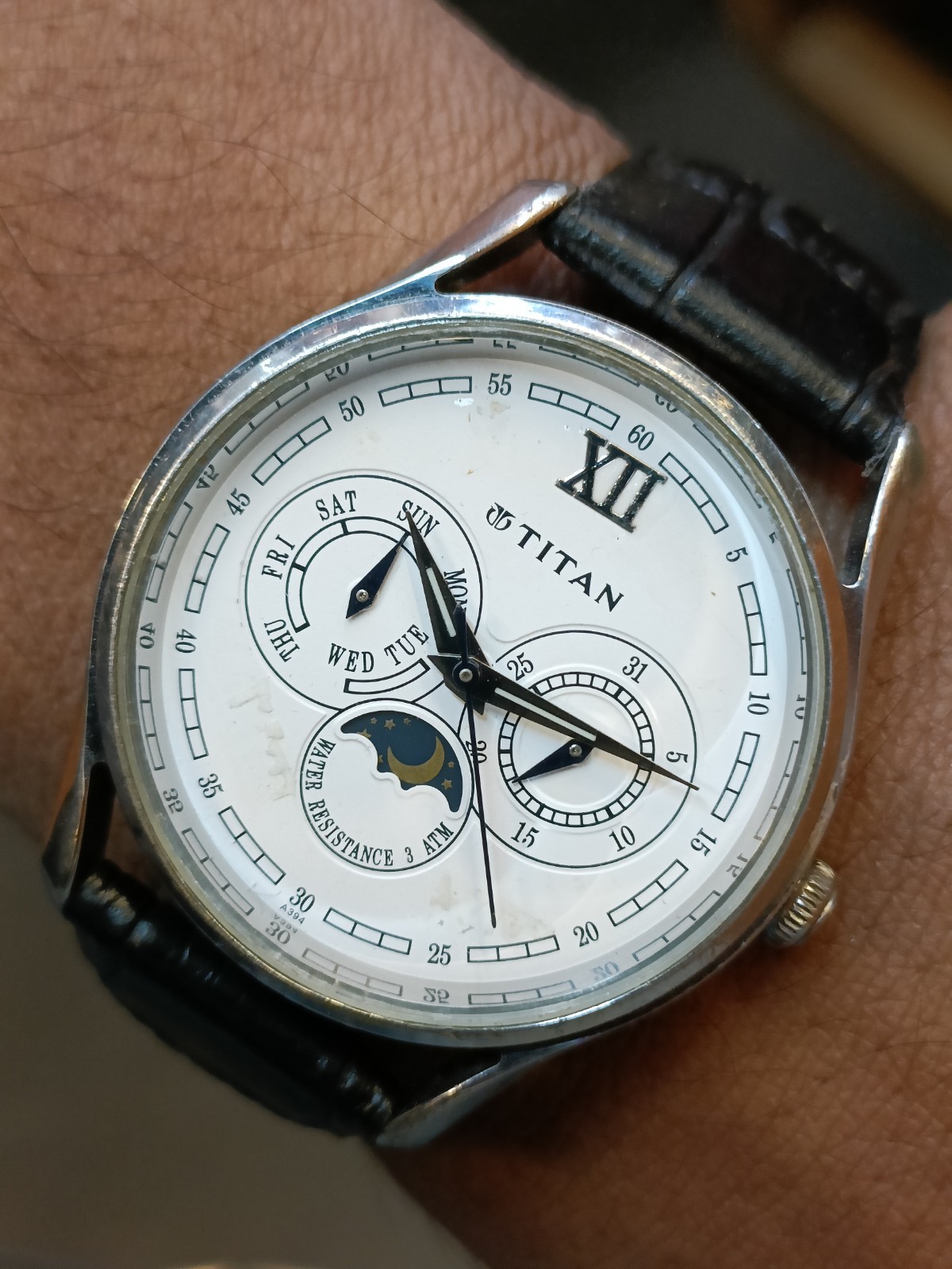 TITAN MULTIFUNCTION MOON-PHASE QUARTZ PATINA WHITE DIAL 1487SAB INDIA MEN’S