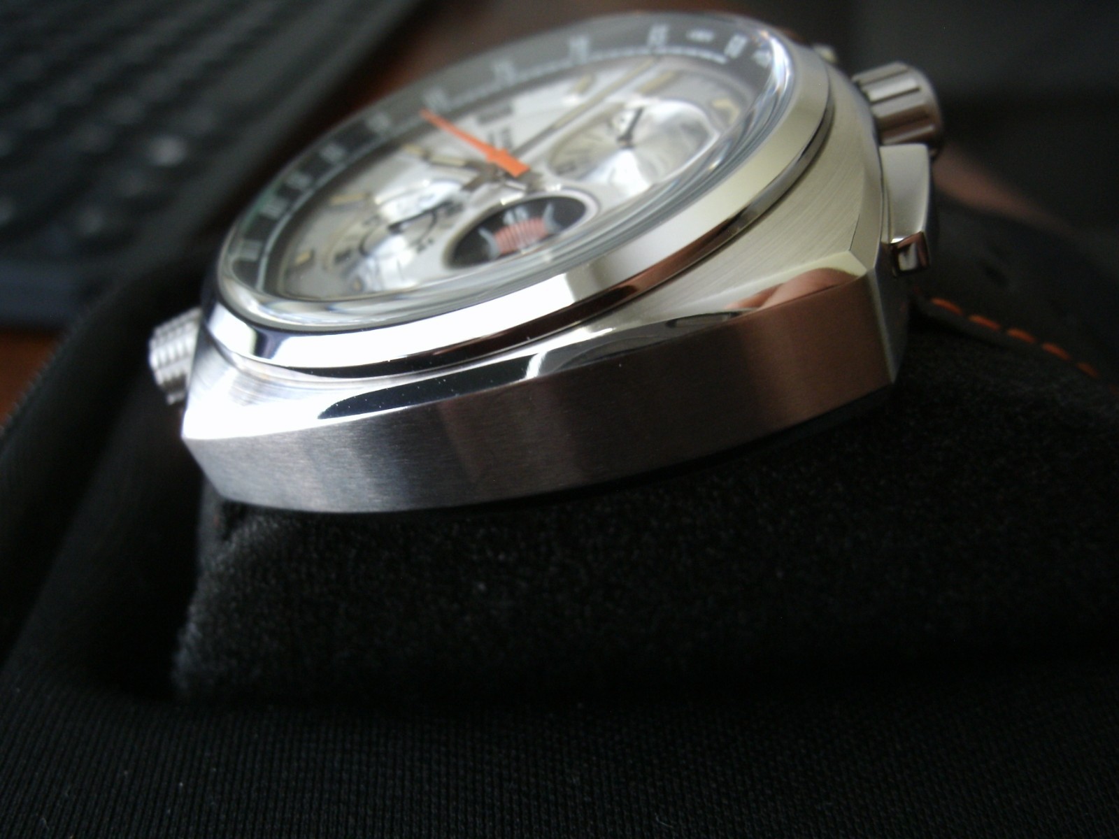 Richurus Bullhead watch working and keeping time. Silver dial.
