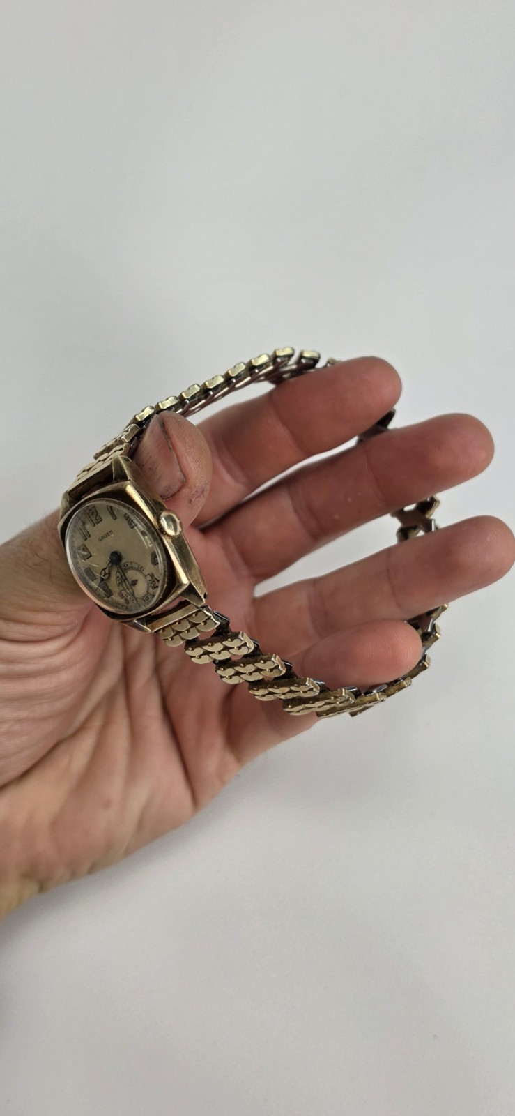 Gruen Cin-O Men’s Vintage 1920s Manual Wind Cushion Watch 22-25.9mm