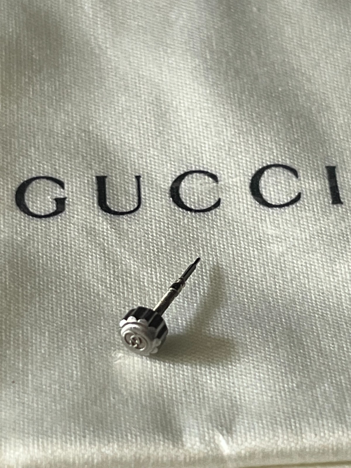 gucci 9040L , watch pin crown ,all steel color.