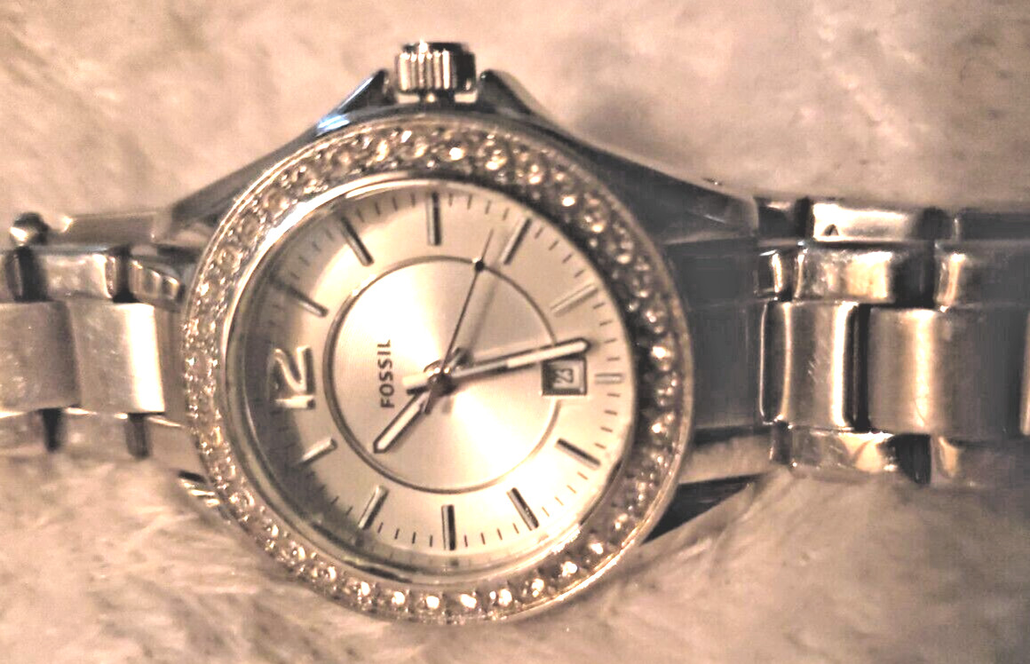 FOSSIL WATCH, WOMEN’s metal link strap, fold-over push clasp. GOOD CONDITION.