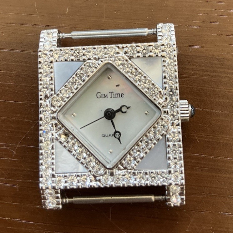 Gem Time Women’s Quartz Wristwatch Square Gem-Set Bezel Silver Metal Japan