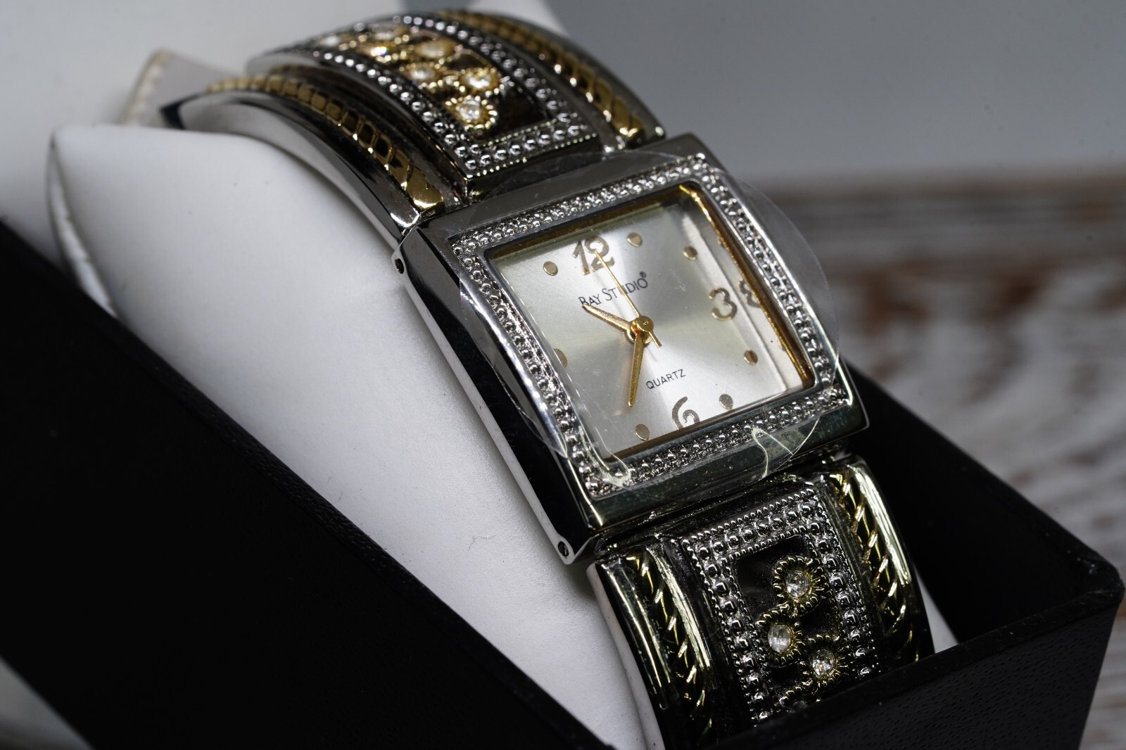 BRAND NEW BAY STUDIO QUARTZ TWO TONE LADIES WRIST WATCH ~WC
