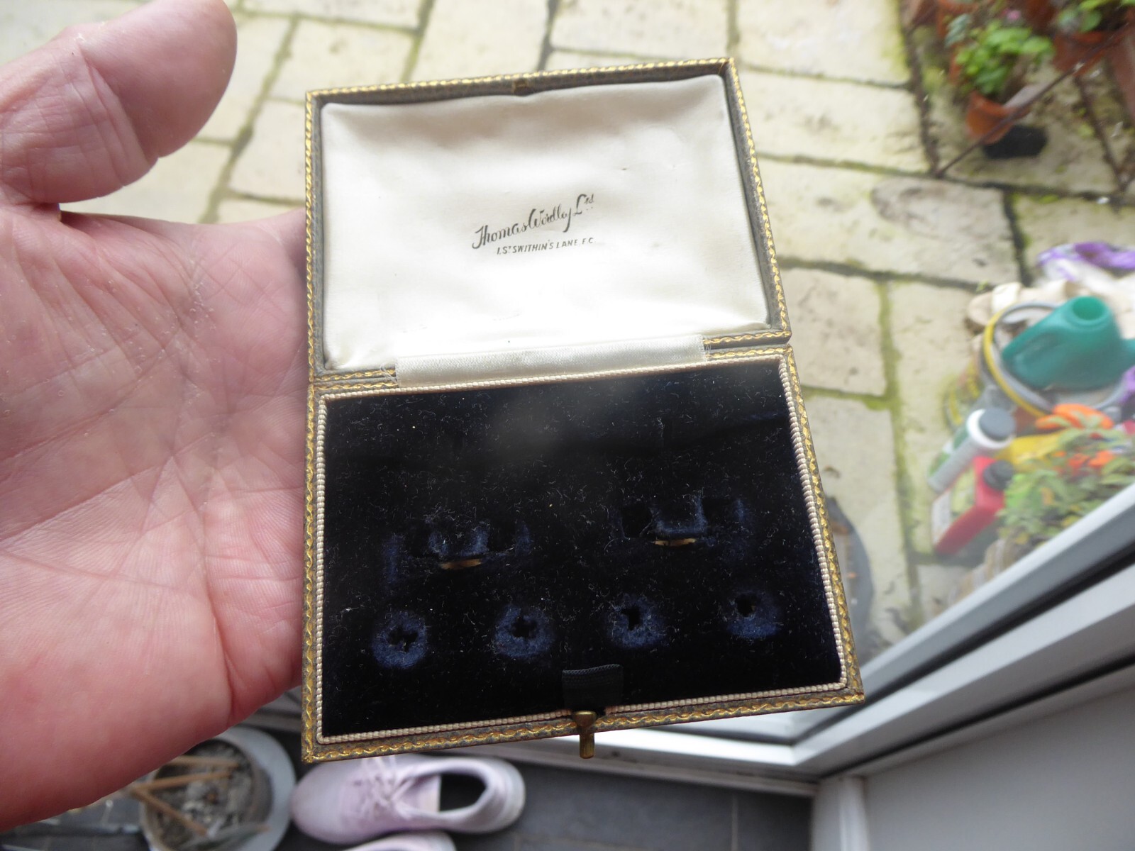 VINTAGE EMPTY JEWELLERS STUD BOX / CASE