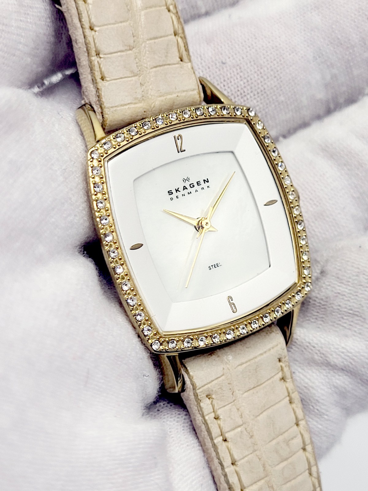 28mm Skagen MK348SGLT8B Mother of Pearl Dial Beige Leather Strap Women’s Watch