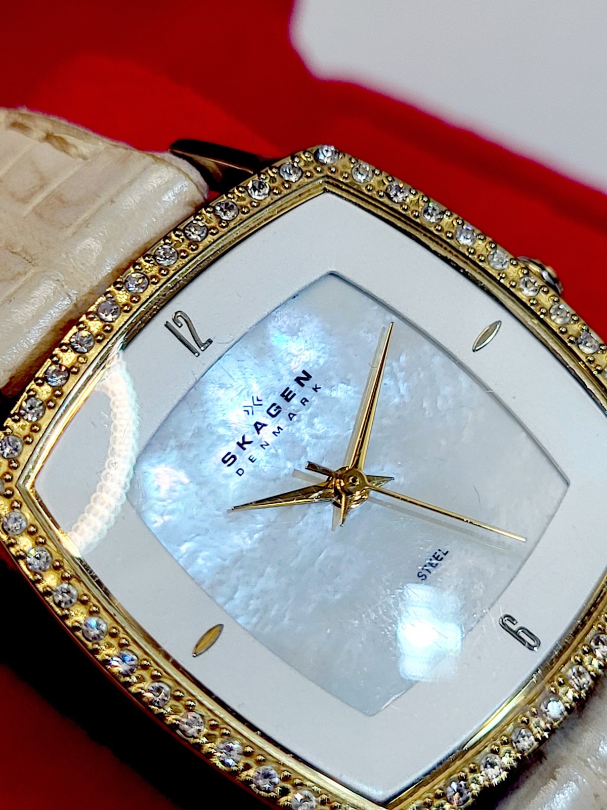 28mm Skagen MK348SGLT8B Mother of Pearl Dial Beige Leather Strap Women’s Watch
