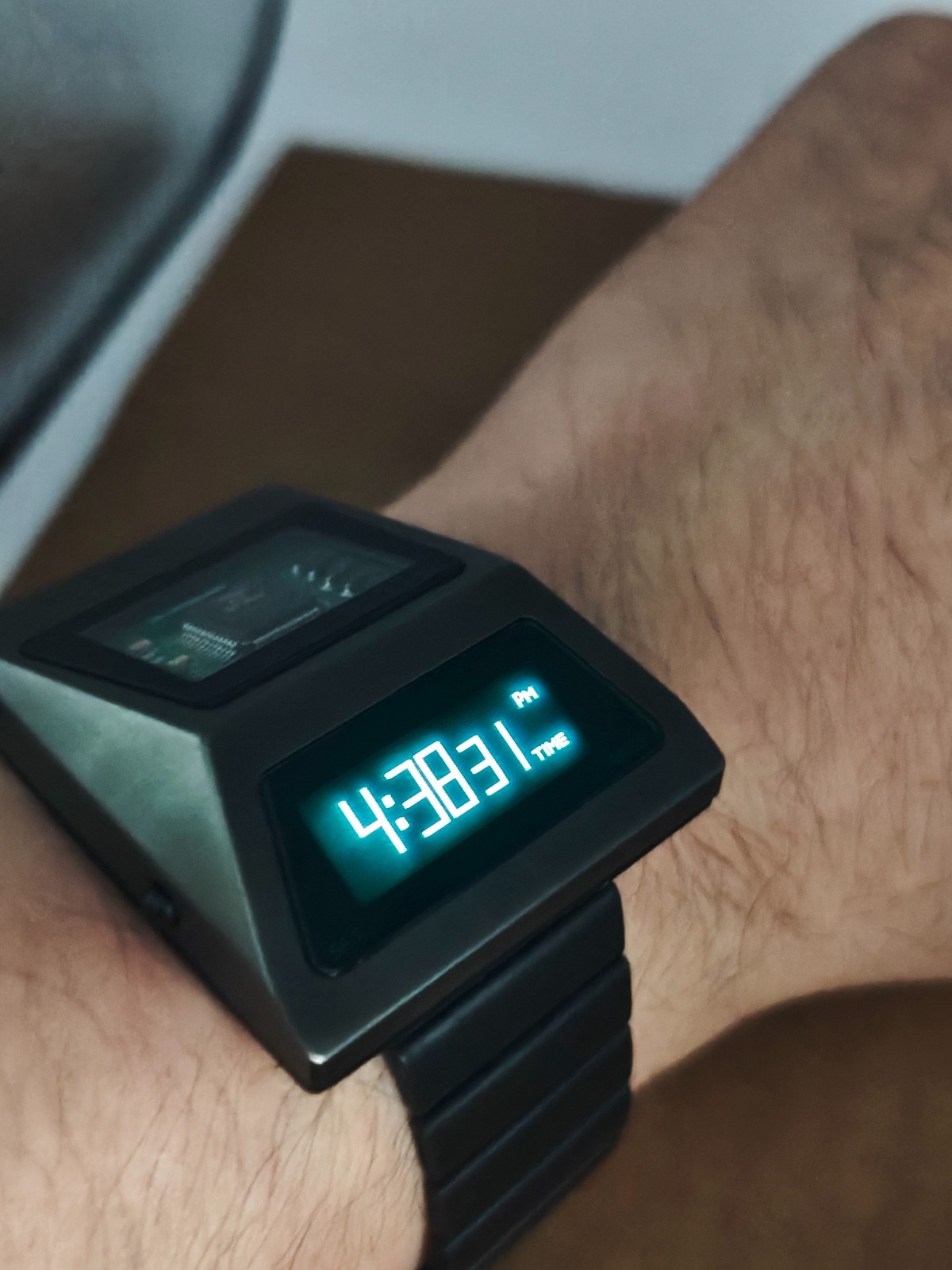 BenlyDesign Cyber Chip Window Retro-Futuristic Digital Watch S3000-C