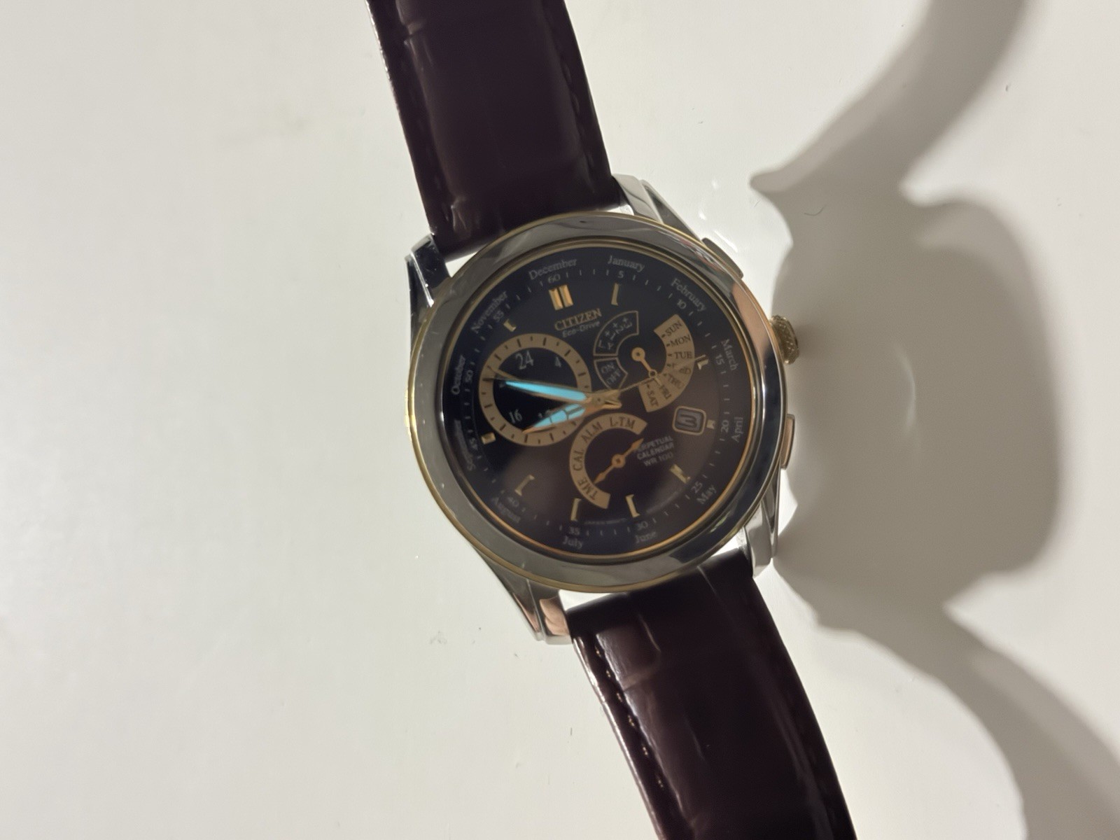 Citizen Eco Drive Watch E870-S015294 Calibre 8700 Gold Silver 2 Tone Black Dial