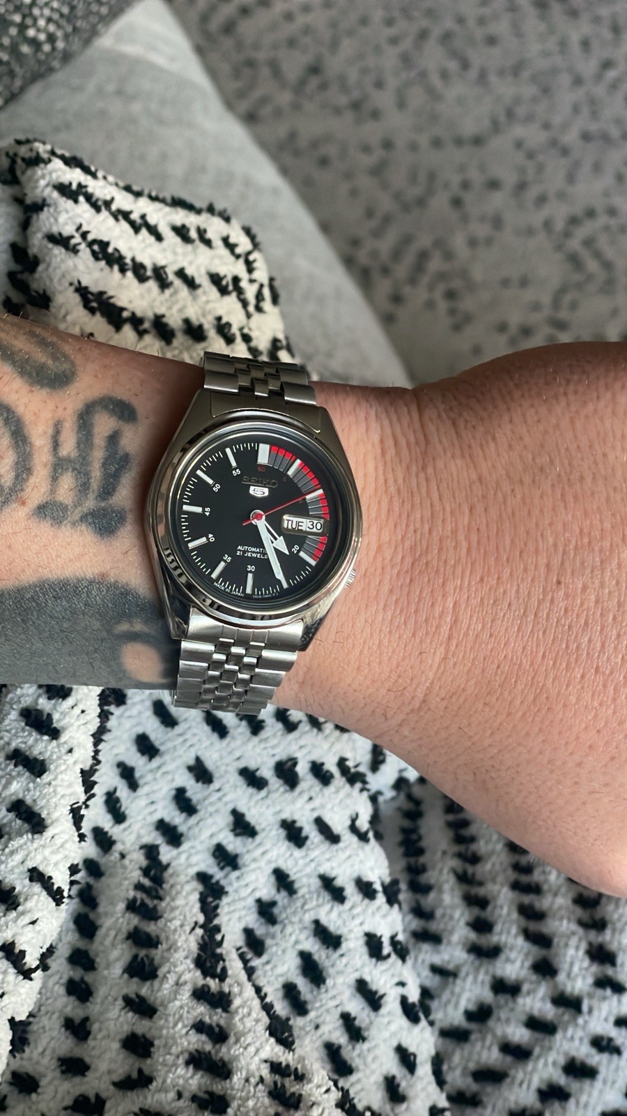 Vintage Seiko 5 Automatic 21 Jewels Black Dial 7S26-0530 Day Date Men’s Watch.