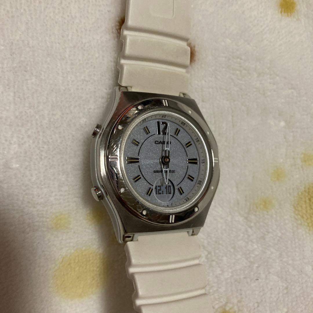 Casio Wave Ceptor Radio-Controlled Solar Watch for Women LWA-M142