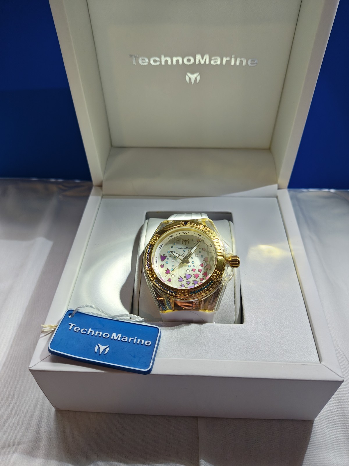 Women’s Stunning TechnoMarine Dive Watch With Mother Of Pearl Dial