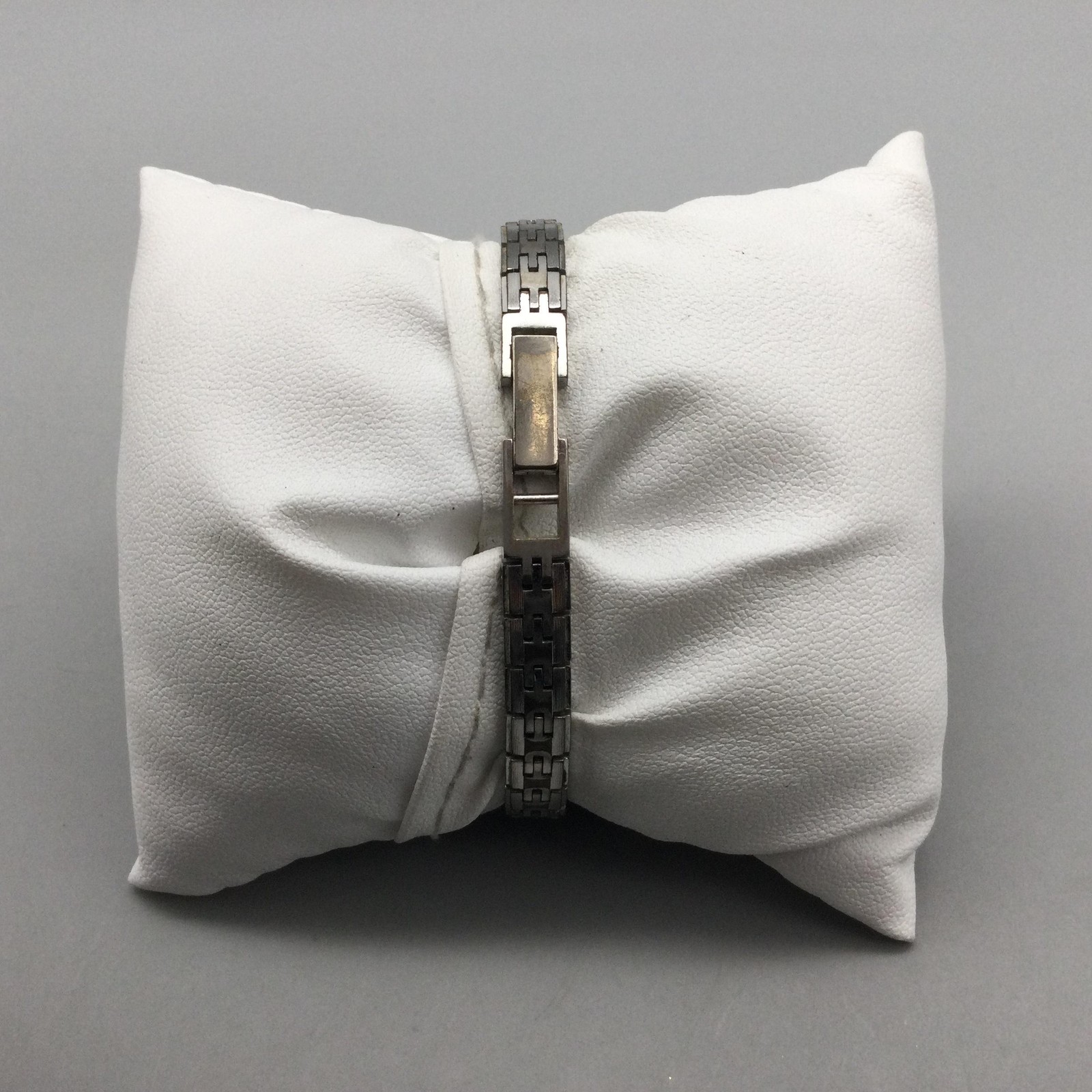 Vintage Caravelle Womens Watch 16mm Cream Dial Silver Tone Bracelet Manual 6.5″