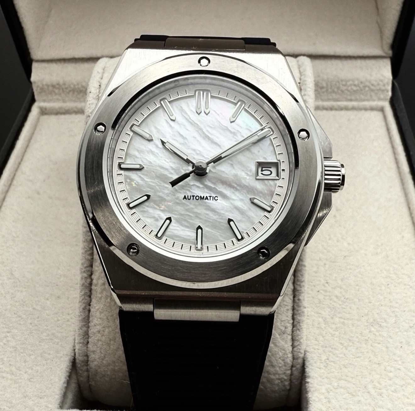 Custom 40mm Mother Of Pearls “Classic Fusion” Style Mod Watch w/ NH35 Automatic