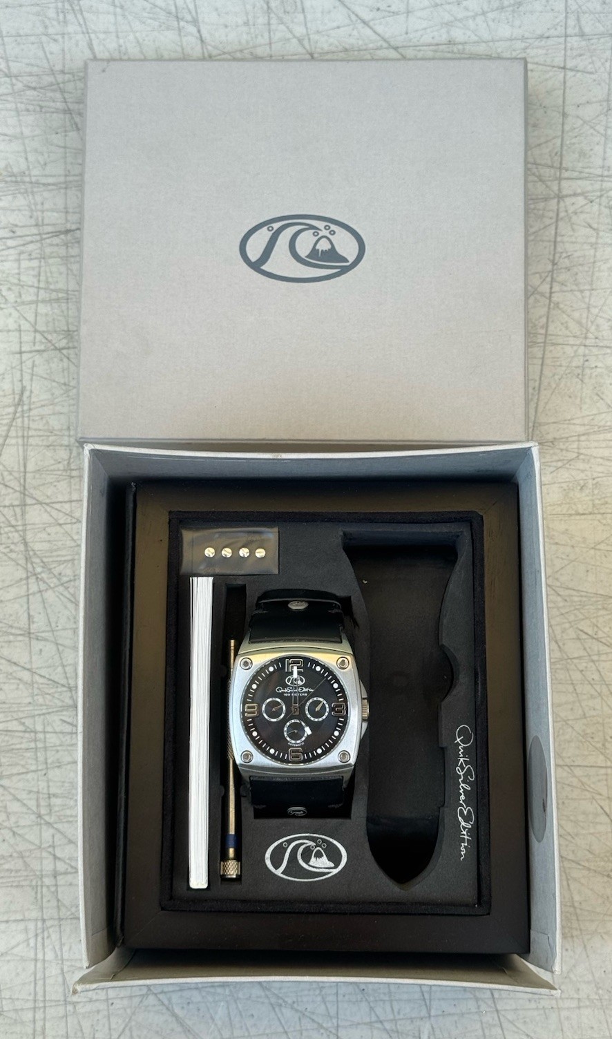 Quicksilver edition LUNADA Watch M105JL 10 ATM / 100 Meters stainless steel