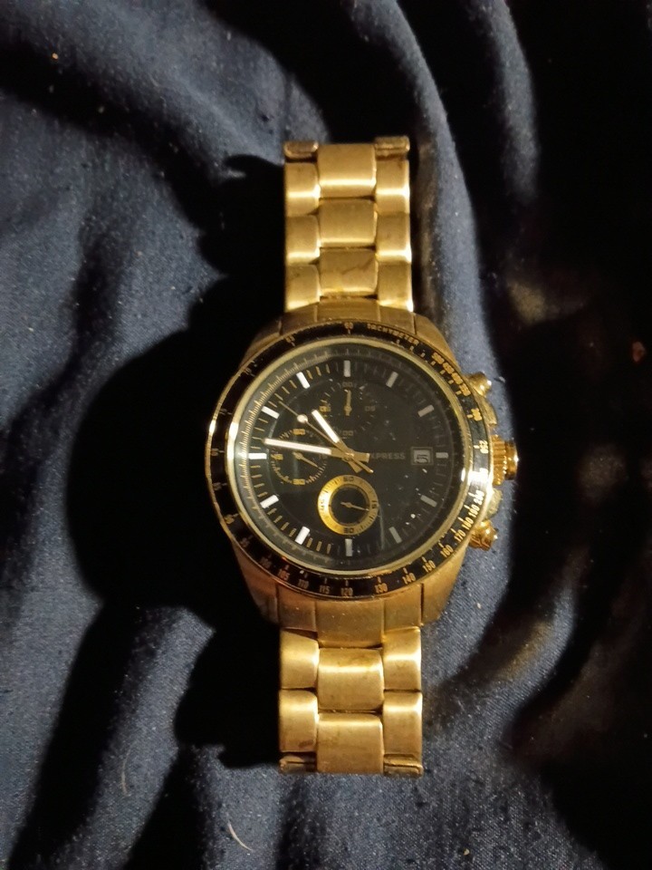 Men’s Express Watch gold finish needs battery