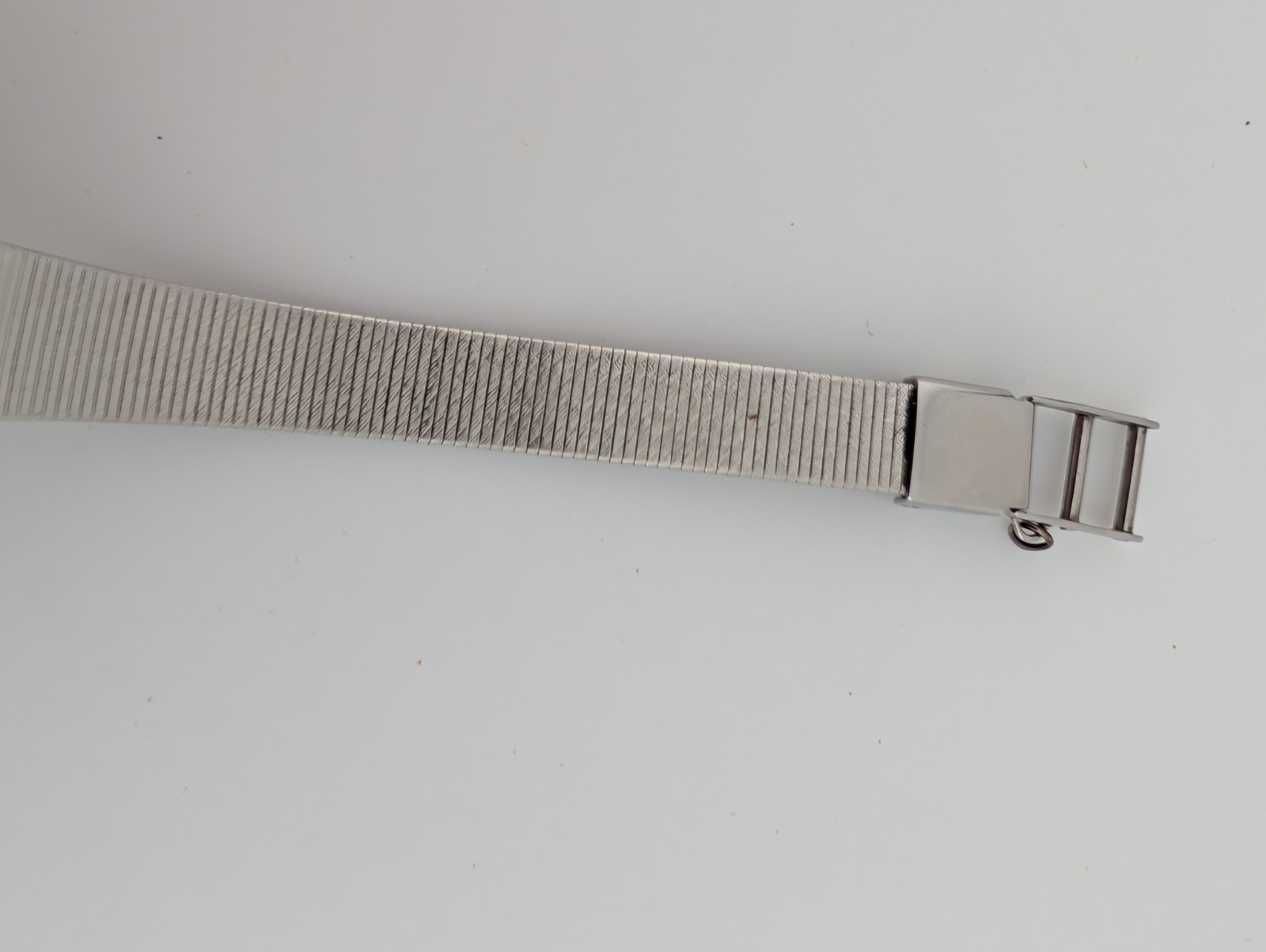 Vintage Seiko Watch Women 13mm Case Silver 6.75″ Band 2E20-5689 New Battery