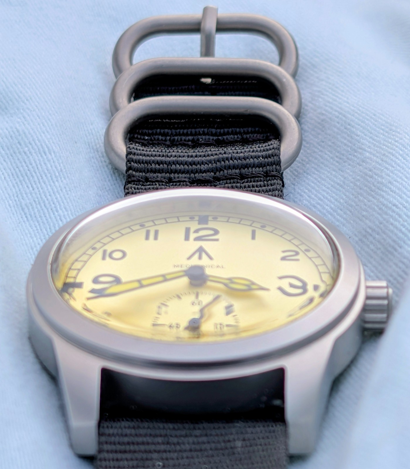 Mechanical Dirty Dozen Military watch Blasted Stainless steel Cream 39mm