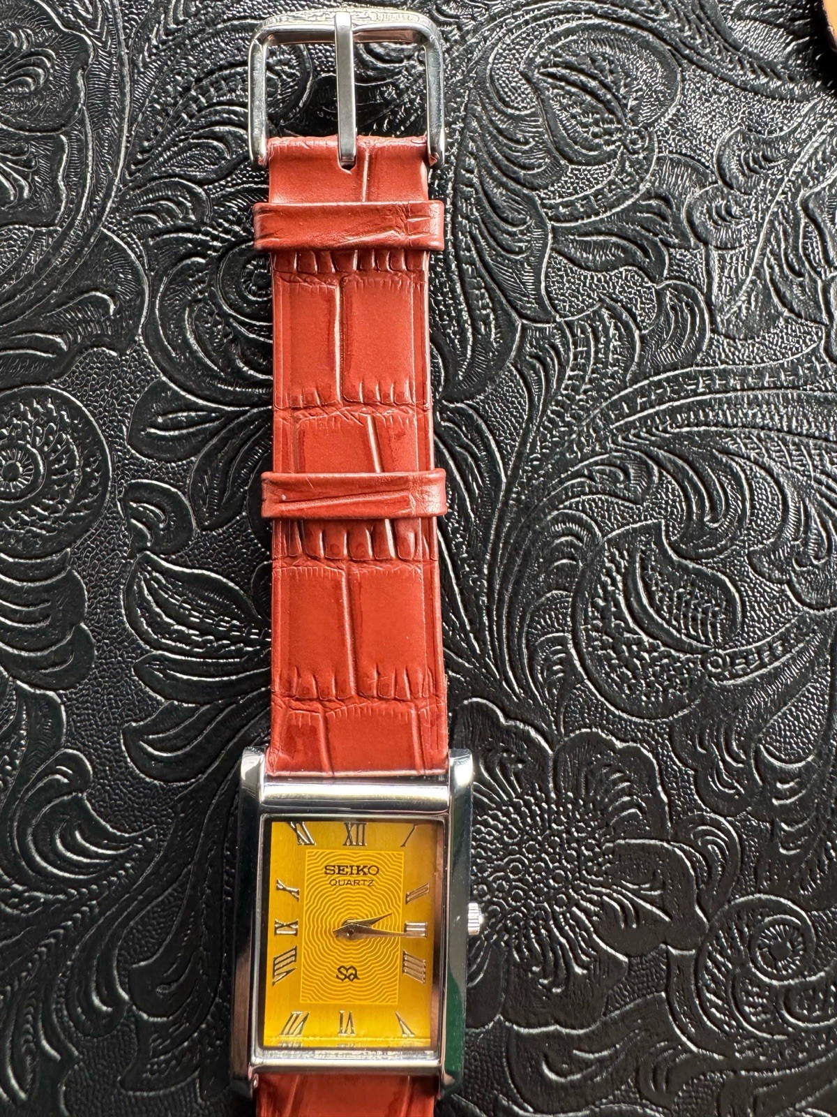 RARE YELLOW DIAL WITH SILVER CASE Vintage Seiko Slim Quartz Men’s Wrist Watch