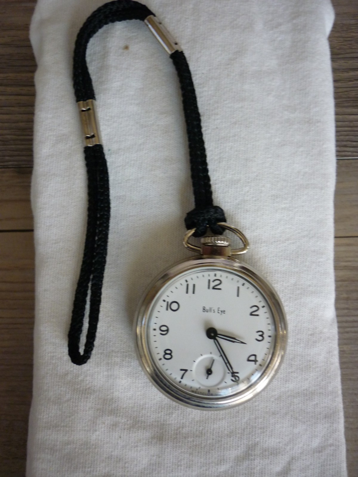 VINTAGE WESTCLOX BULL’S EYE MECHANICAL POCKET WATCH SILVER TONE