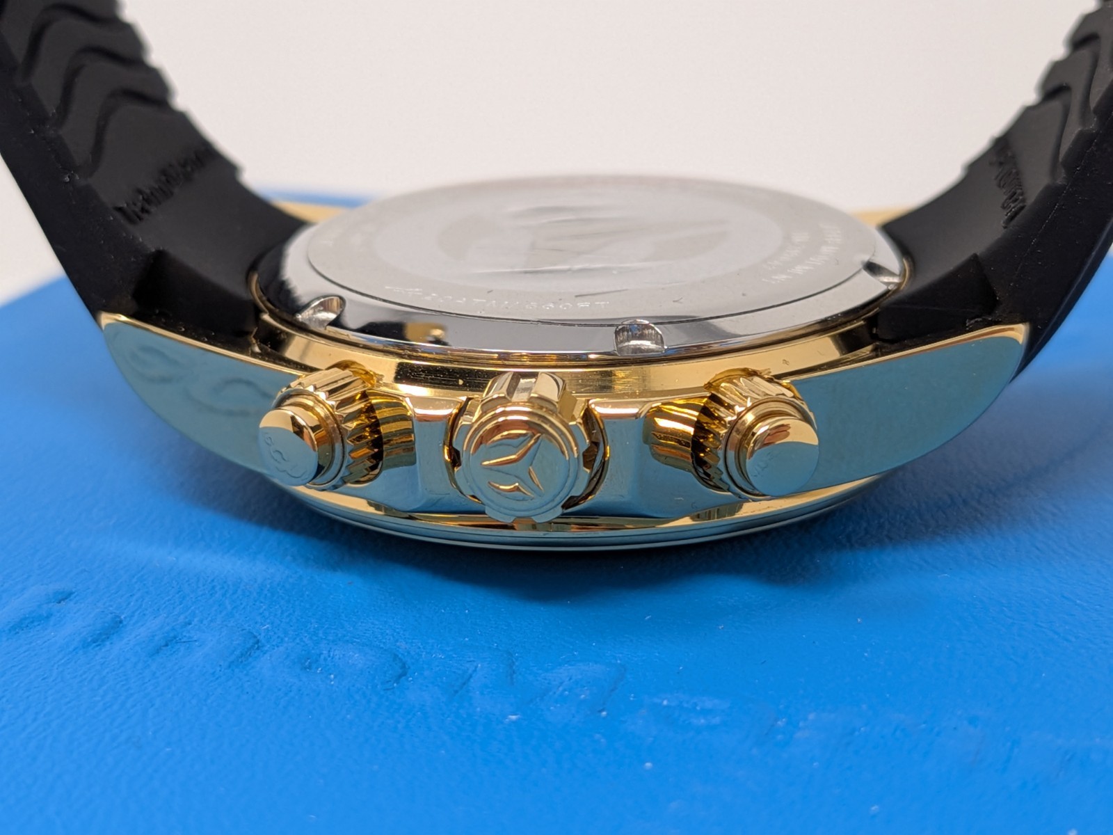 TechnoMarine Manta Ray TM-219042 Gold Black Silicone 38mm Watch Box Tag