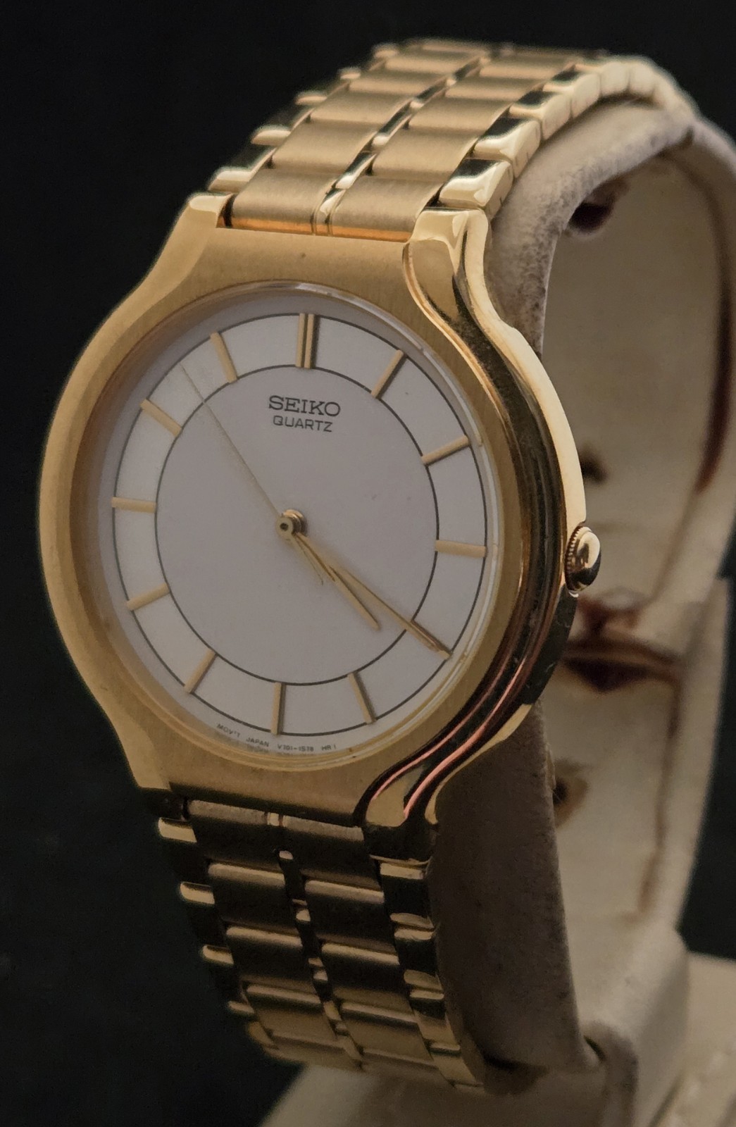 Men’s Vintage 1990’s Seiko Quartz Watch.Model #V701-8K09 FREE SHIPPING.