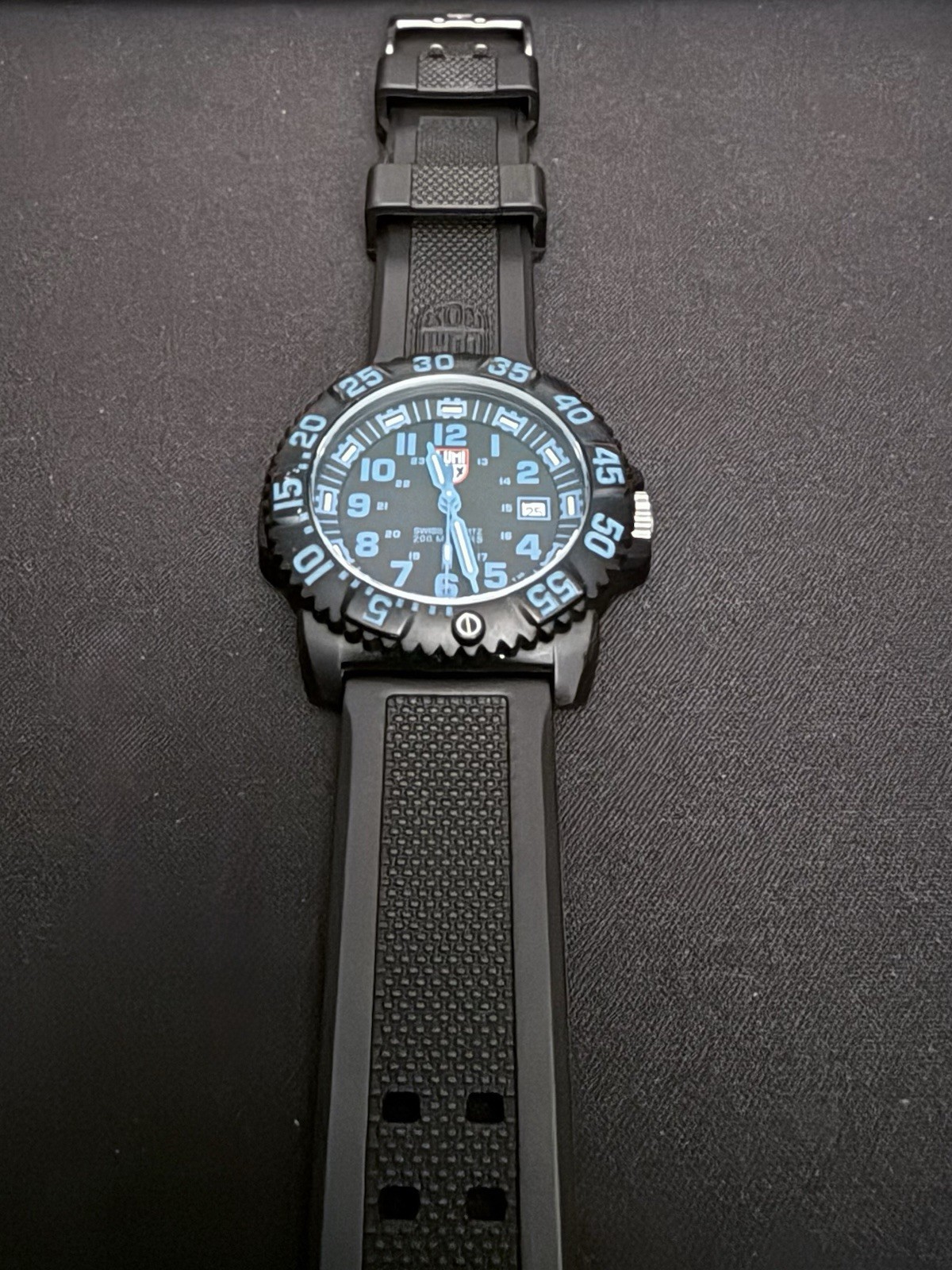 Luminox 3050 Swiss Made 200m Quartz Men’s Diver Watch Date Black/Blue w/ Box