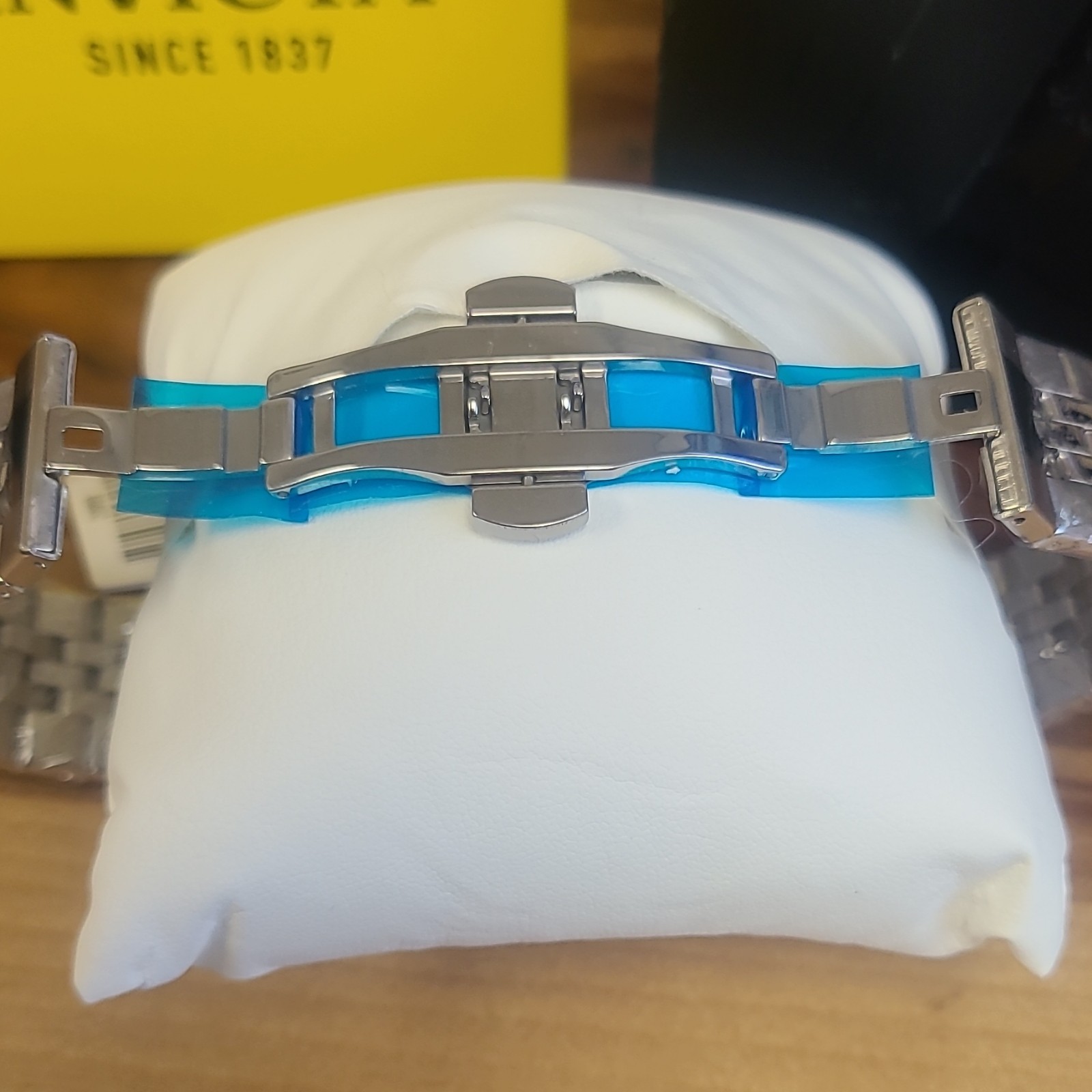 Invicta 69860 40mm Silver Dial Fluted Bezel Date Looks Like Land Dweller
