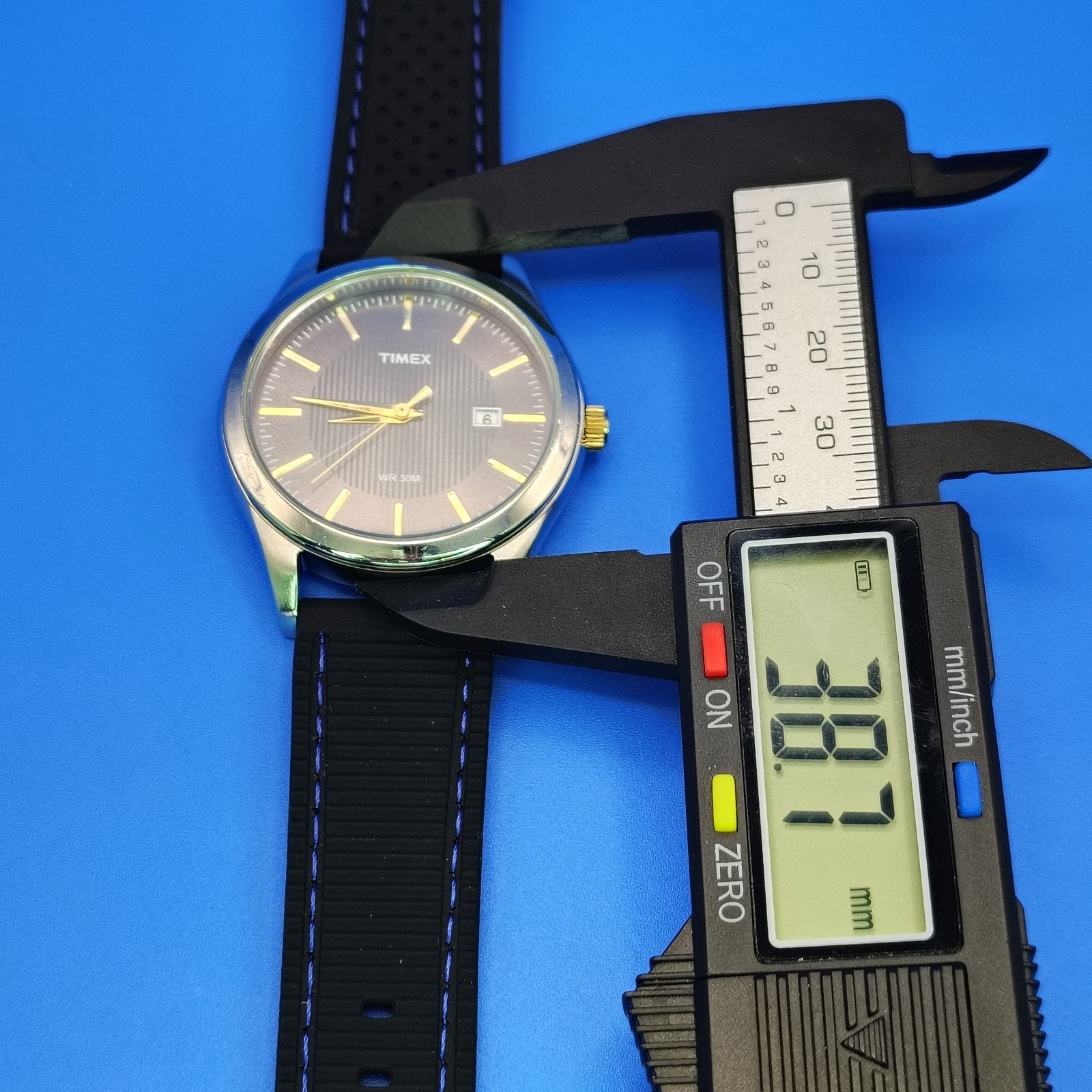 2016 Timex Date 39mm Men’s Quartz Watch New Rubber Strap SS Deployment Clasp