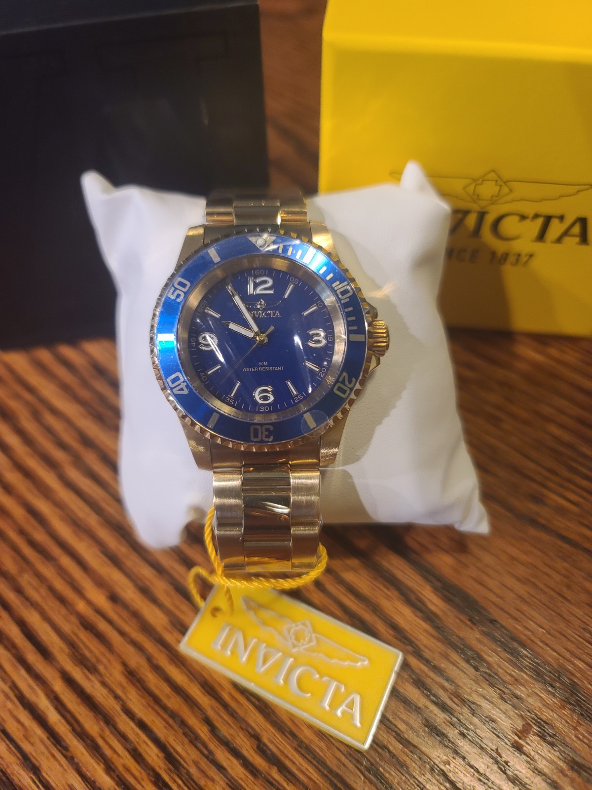 Invicta Specialty Rowan Men’s Watch – 40mm, Gold case and bracelet, Blue Bezel