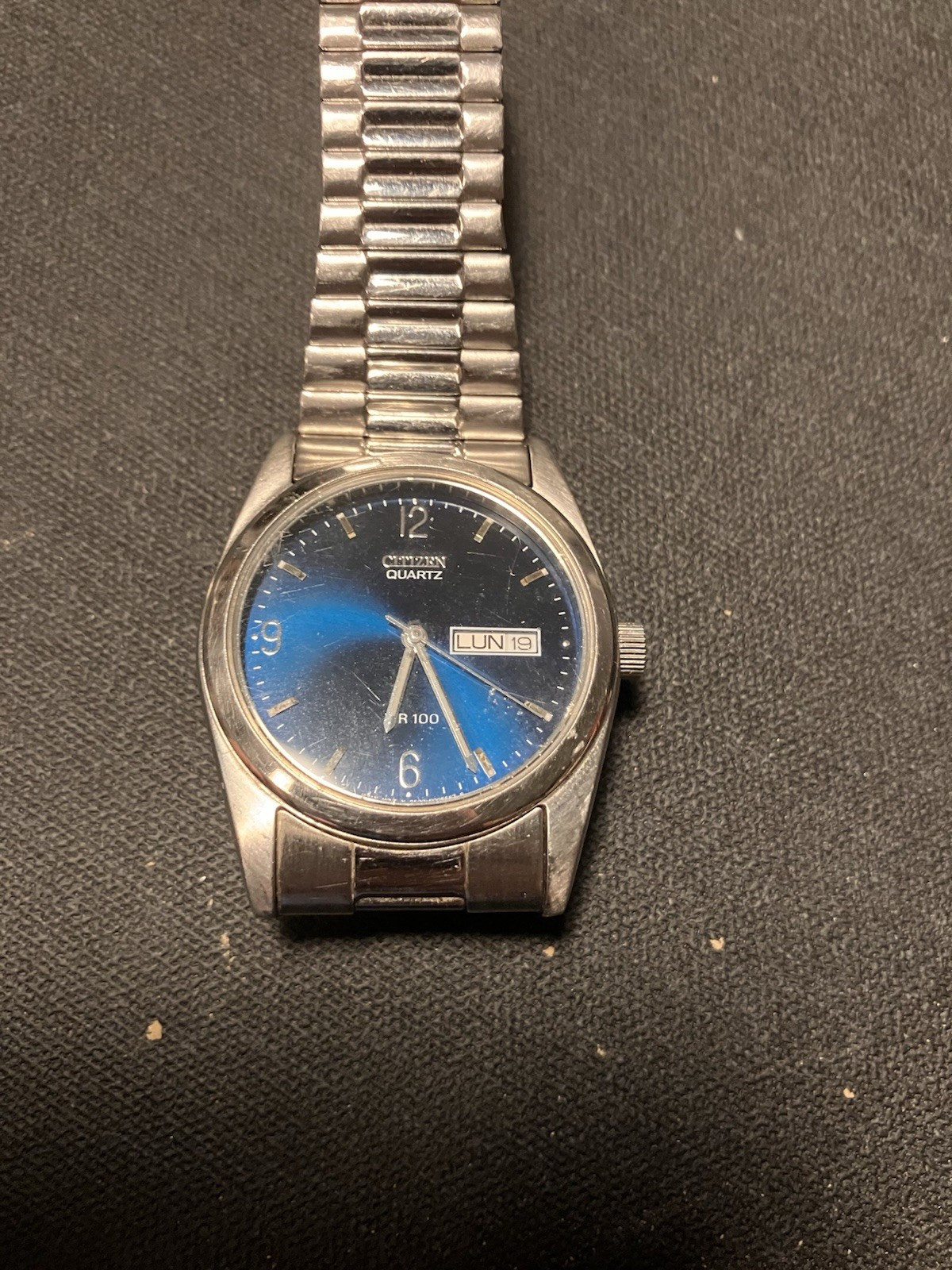 Vintage Citizen Quartz Men’s Wristwatch Blue Dial WR 100 Stainless Steel