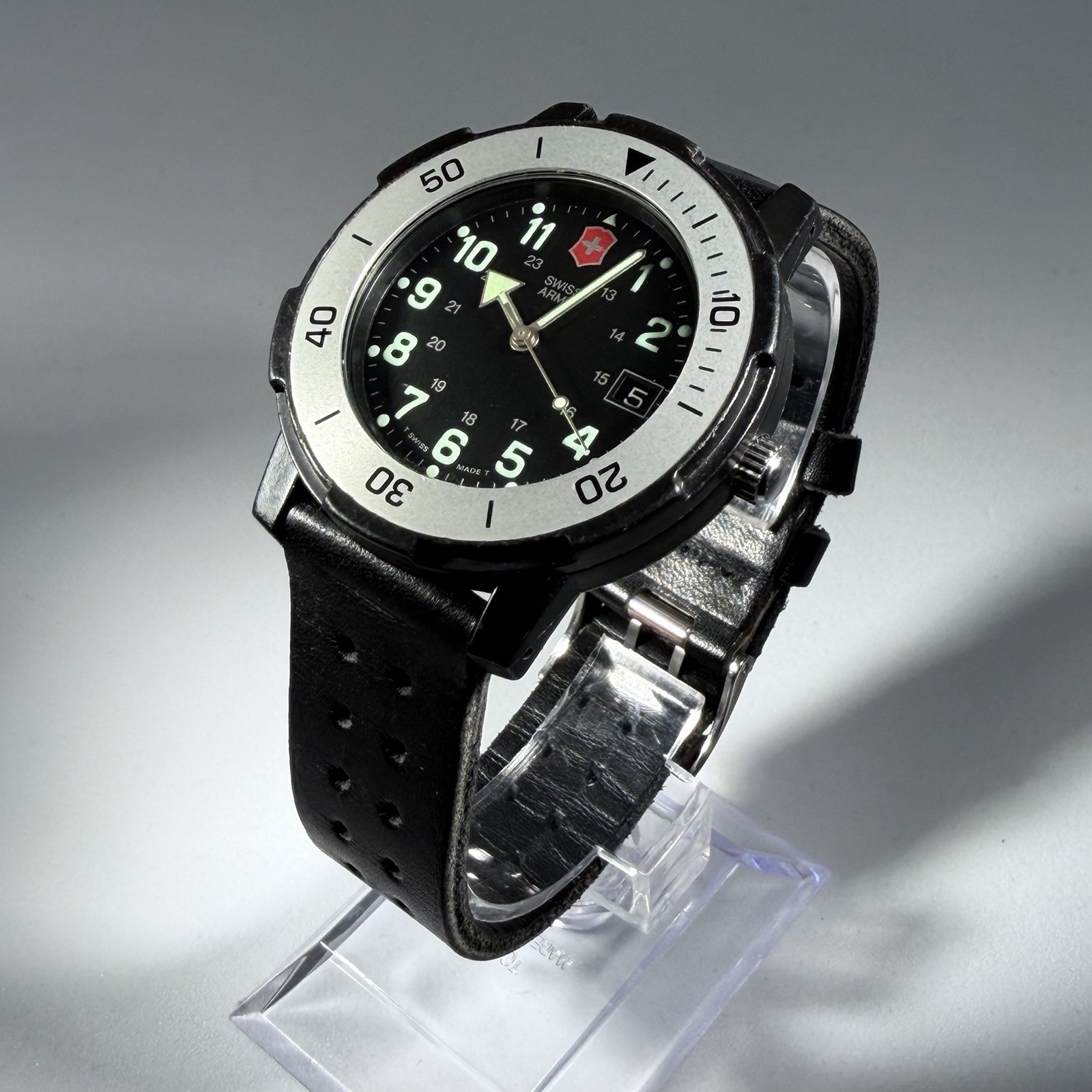NOS Victorinox Swiss Army Men’s Vintage Classic Striker II with new box.