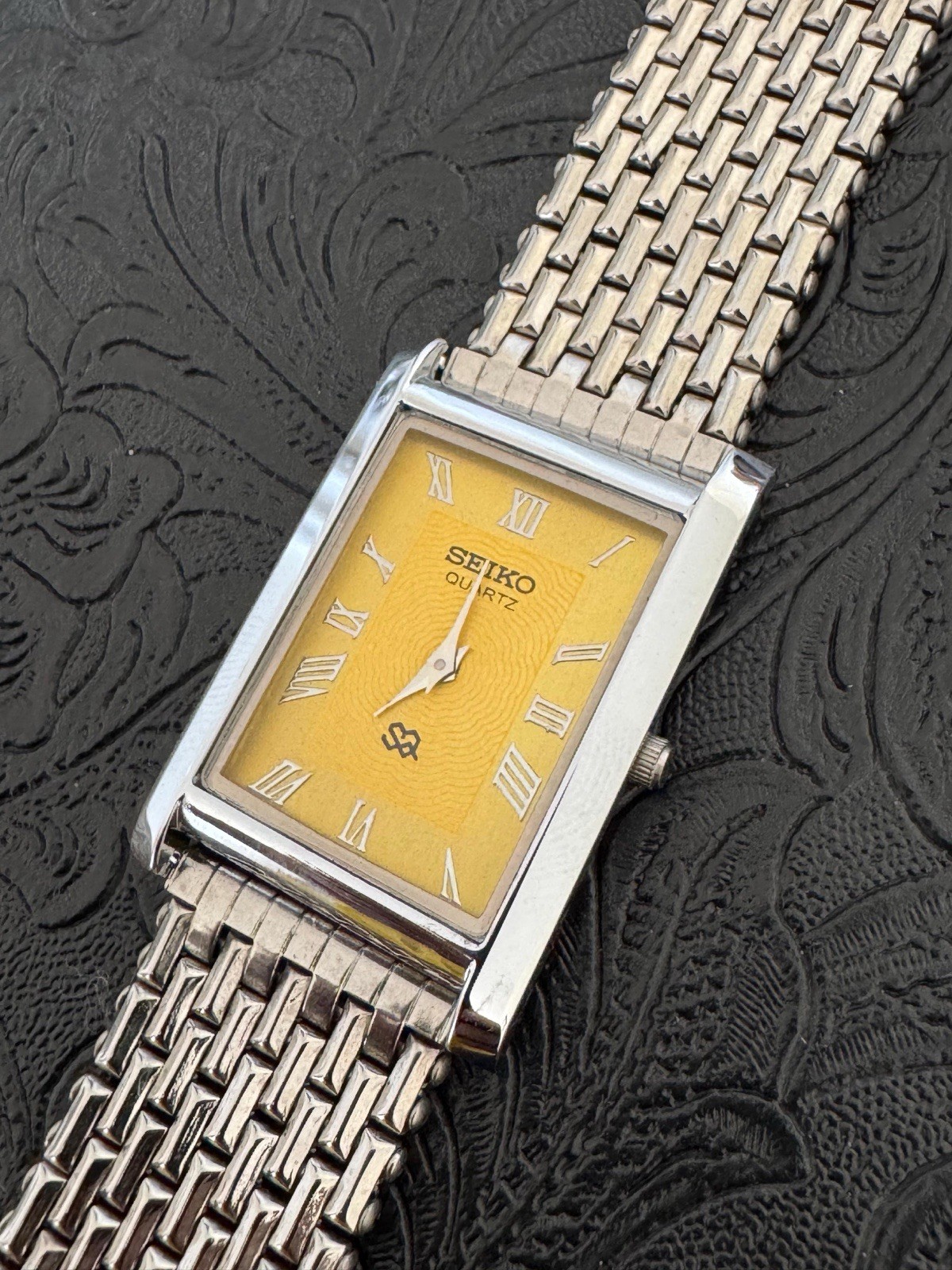 RARE YELLOW DIAL WITH SILVER CASE Vintage Seiko Slim Quartz Men’s Wrist Watch