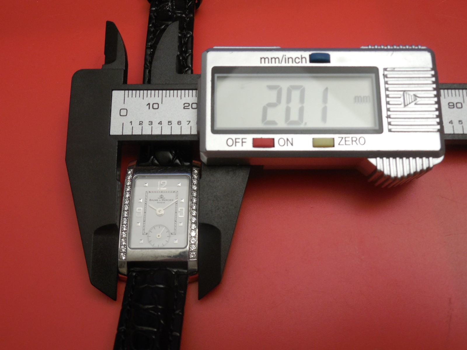 BAUME MERCIER DIAMOND CASE 20MM WIDE STEEL HAMPTON DRESS WATCH