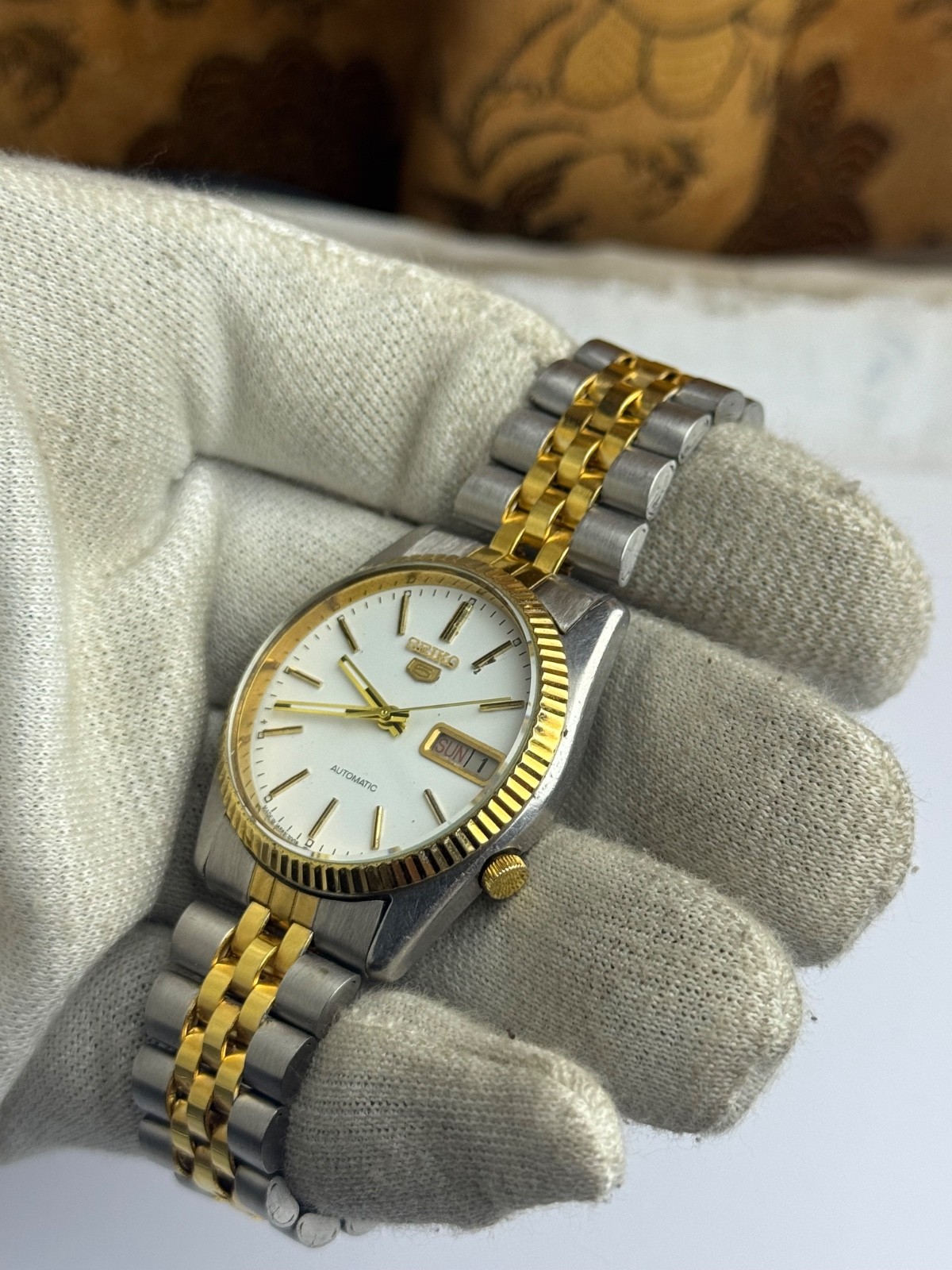Vintage Seiko 5 7009 Automatic White Dial Fluted Bezel Two Tone Jubilee Men’s