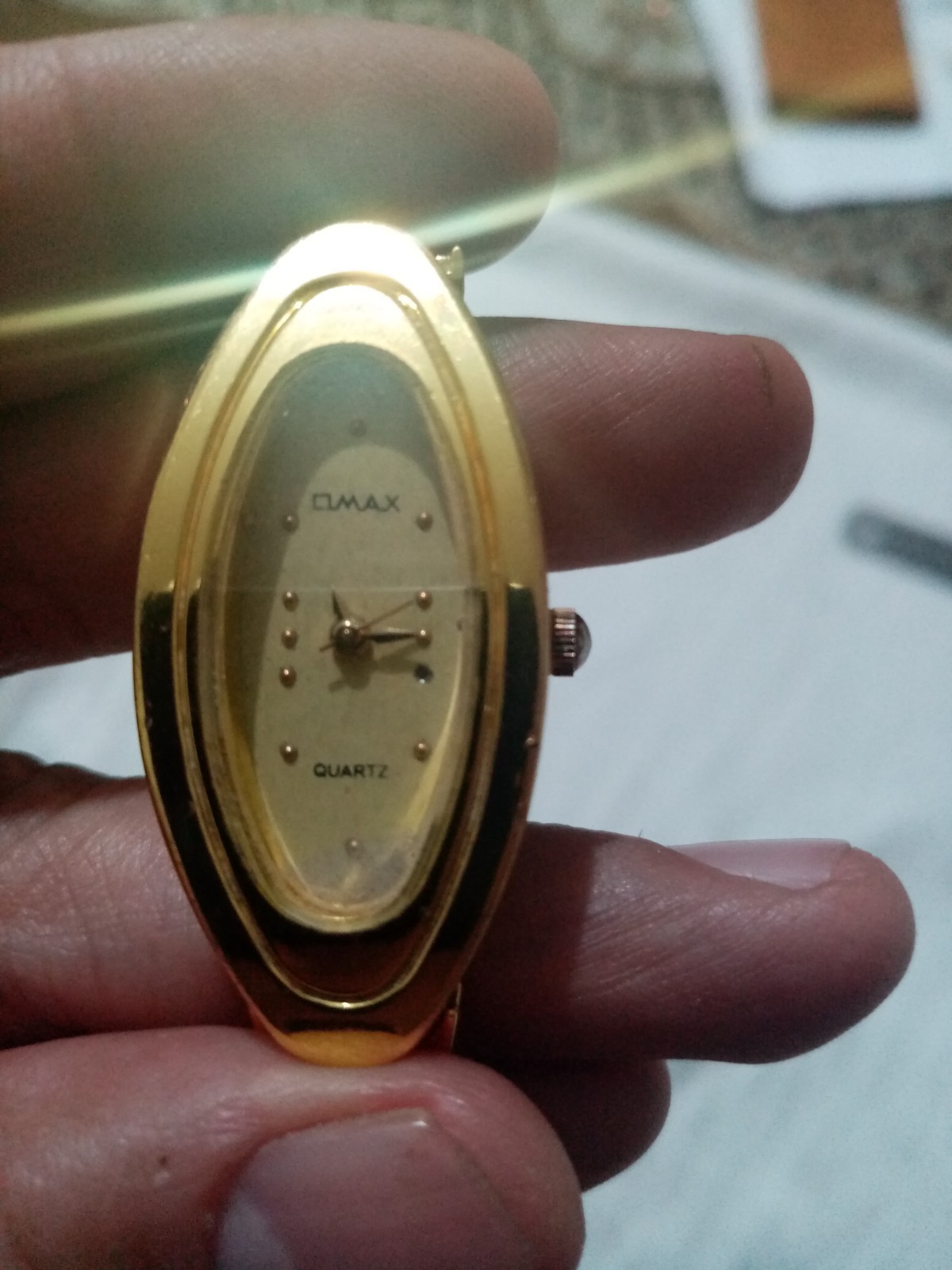 Vintage OMAX Ladies Gold Tone Quartz Watch Oval Face Working Stainless Back