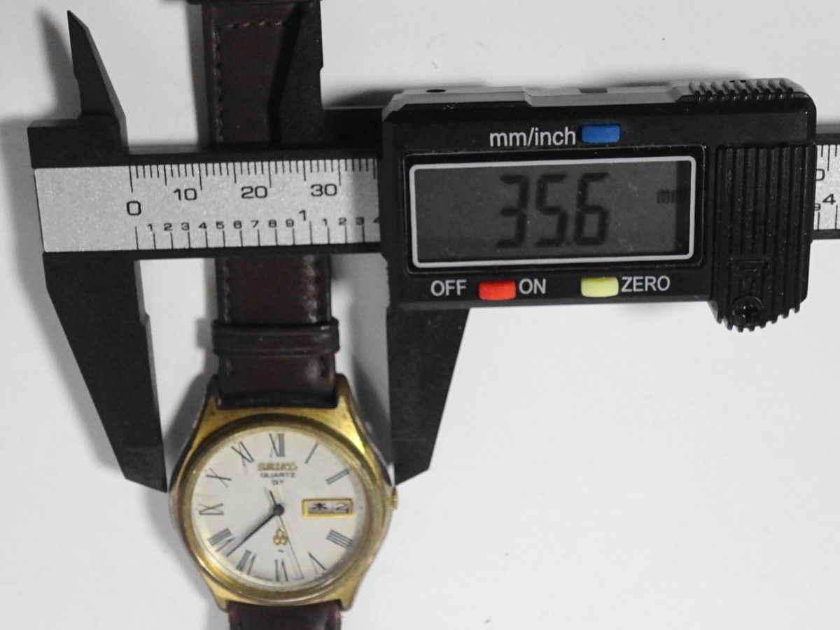 Working SEIKO Gold Quartz 0823 7000 G Wristwatch Y203 Seiko Day Date QUARTZ