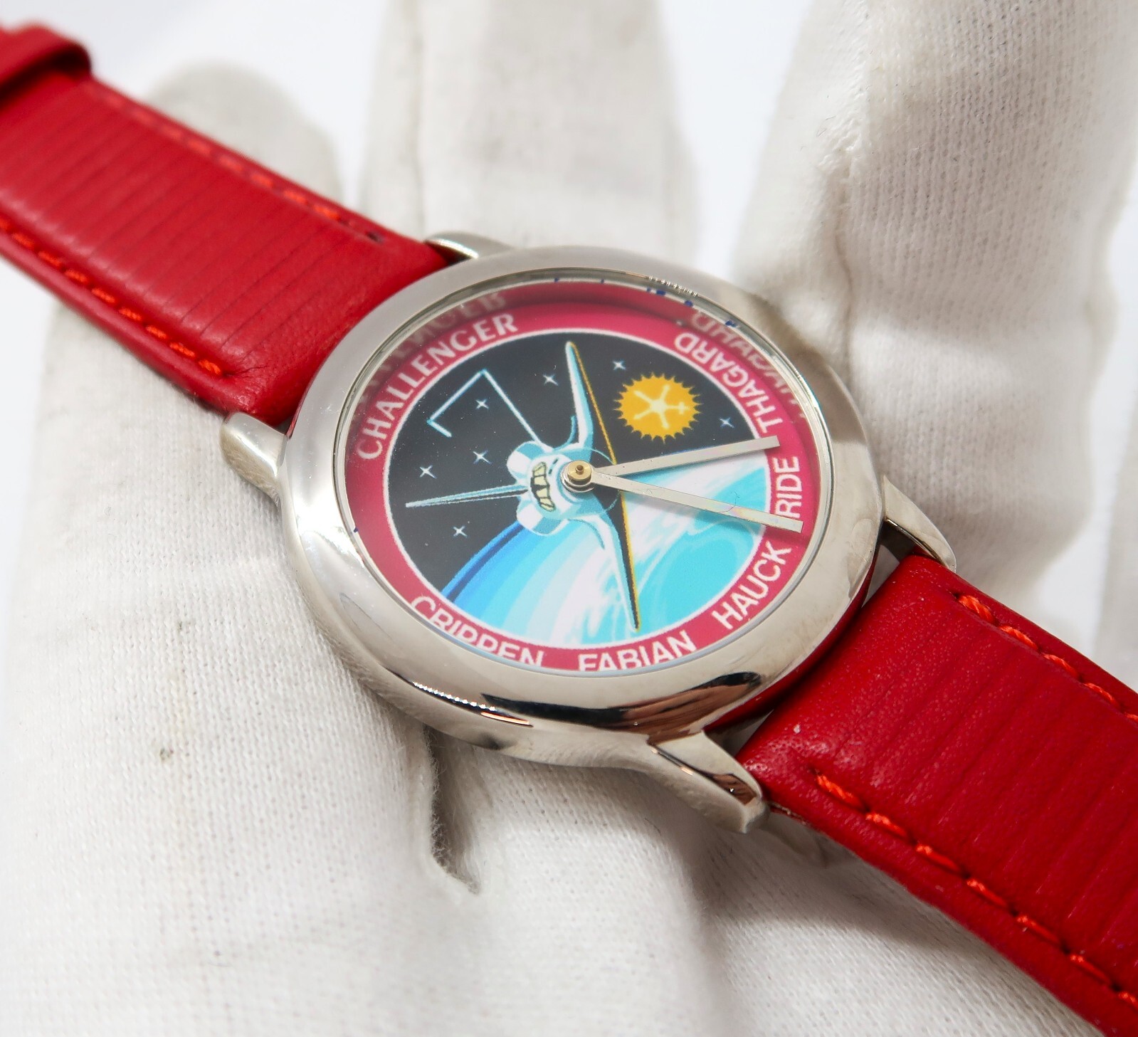 NASA, Space “Challenger 7”, RARE UNISEX Red Leather Band QZ CHARACTER WATCH,165