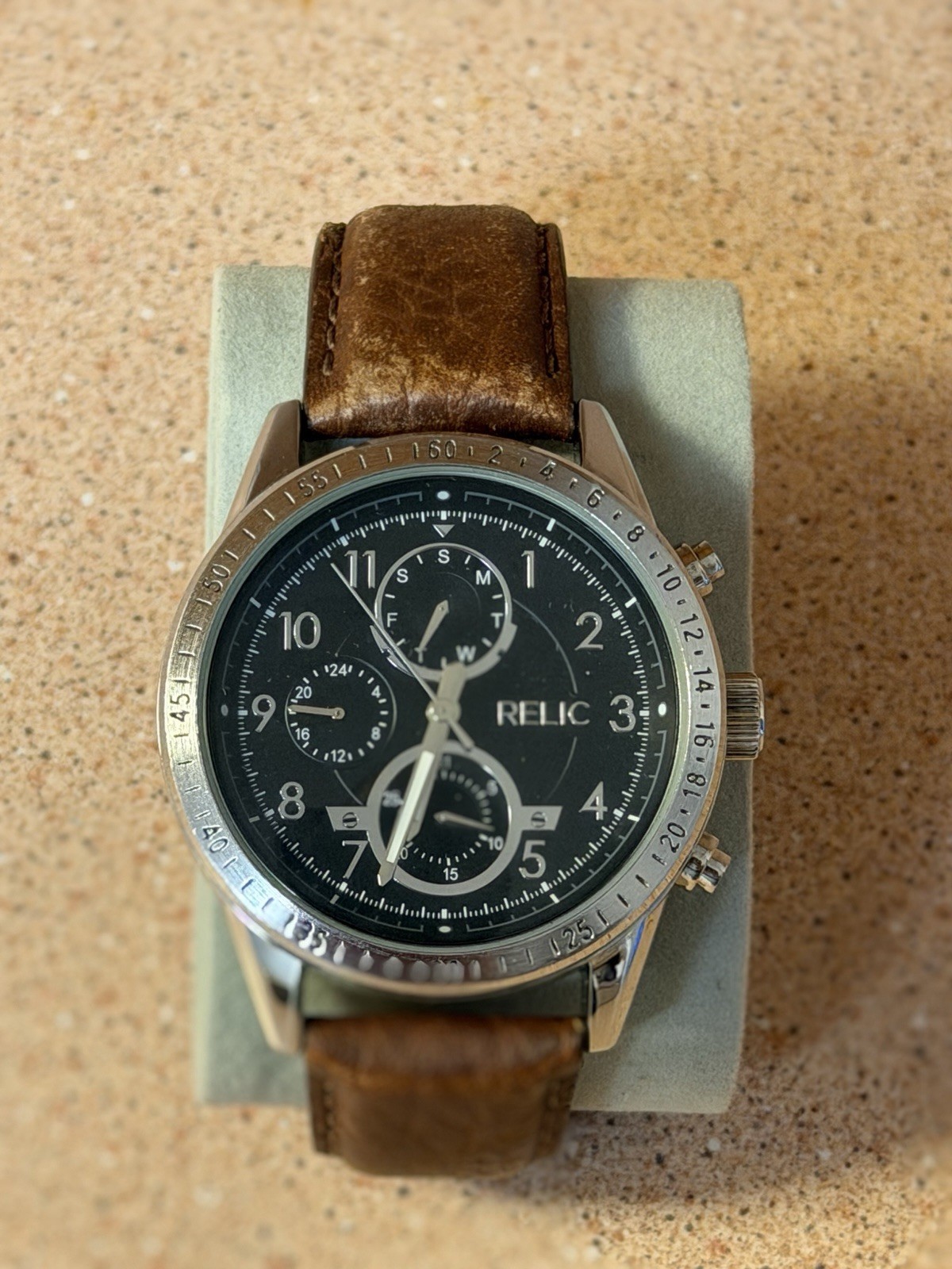 Relic Men’s Quartz Analog Wristwatch Black Dial Brown Leather Strap 44mm 50m