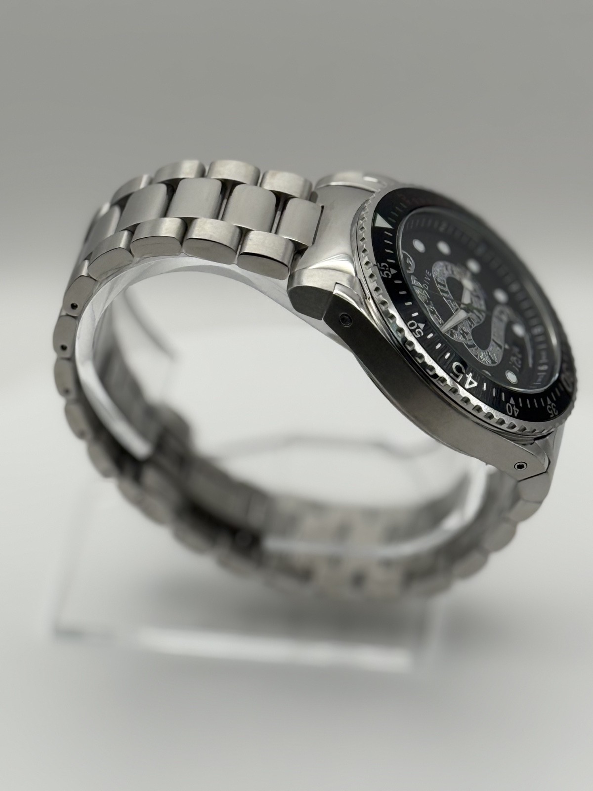 Gucci Dive 45MM Men’s Swiss Quartz Watch Black Dial Stainless Steel YA136218