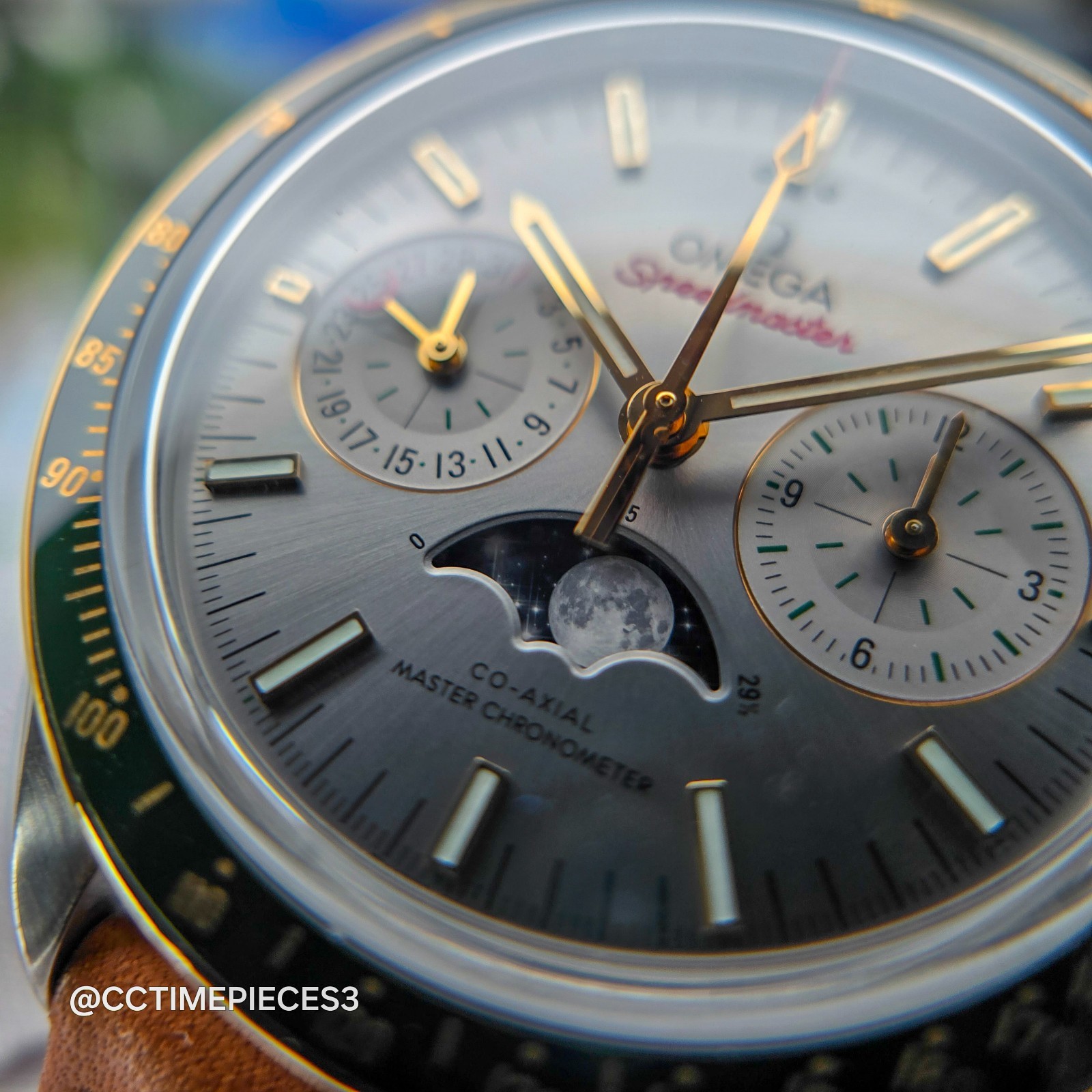 Omega Speedmaster Moonphase, Green/Gold Bezel, 44.25mm, 304.23.44.52.06.001