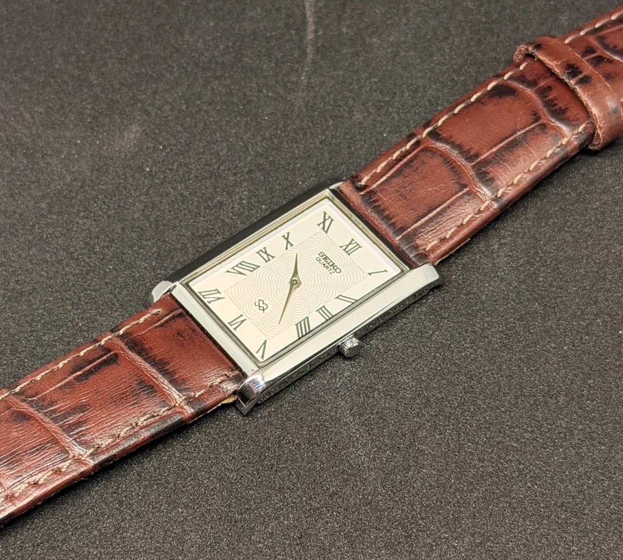 Rare Vintage Seiko Slim Quartz Men’s Wrist Watch