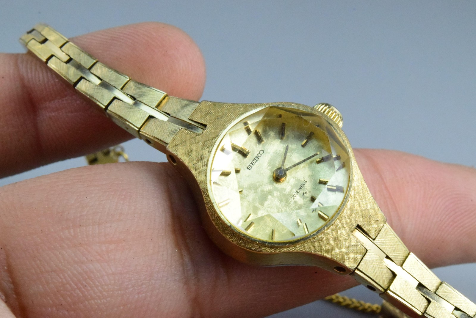Vintage watch Seiko Gold Plate 17 7240 Yellow Lady Hand Winding oval 23mm