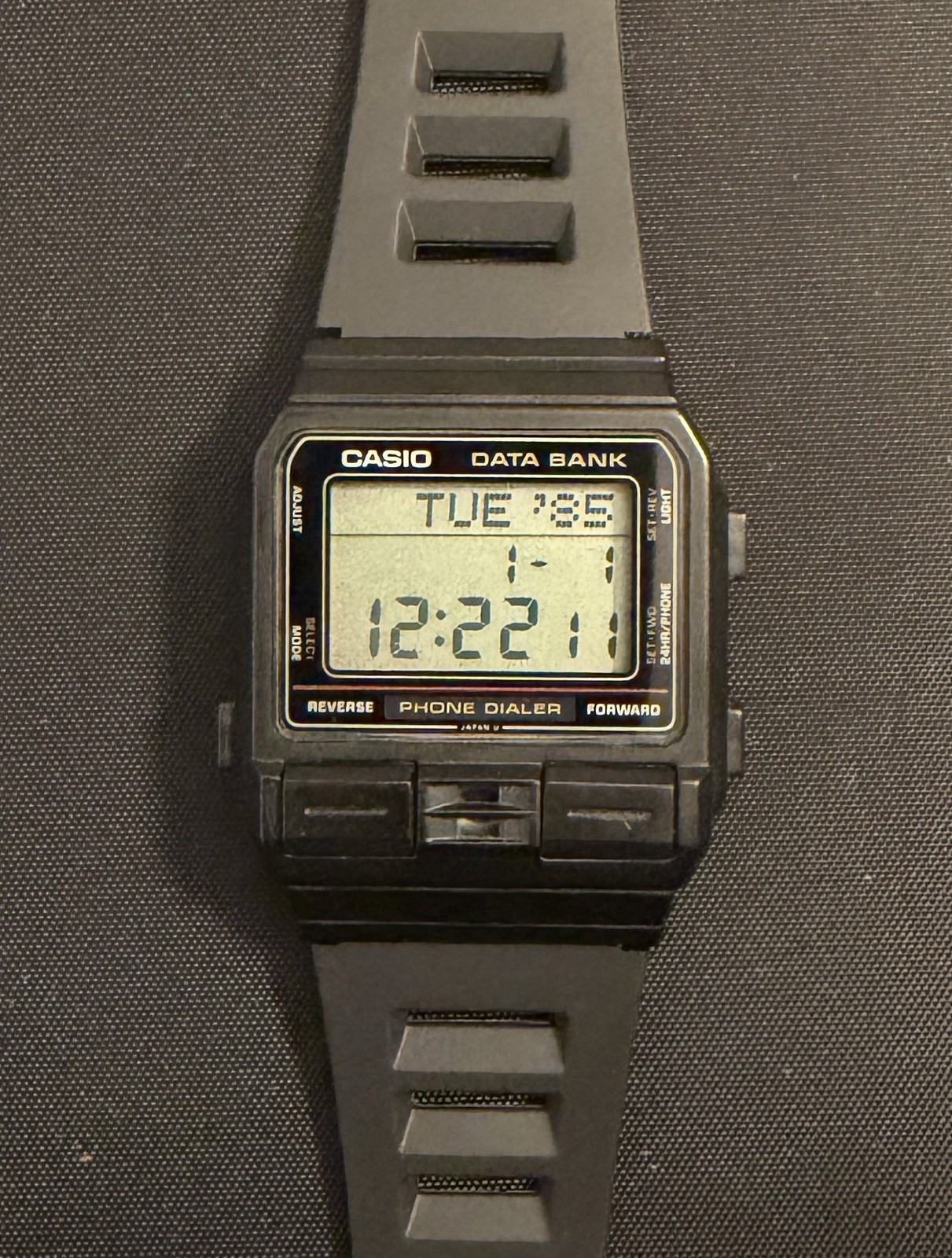 Casio DBA-80 in 1987 the world’s first phone dialler databank watch. new DBA-80