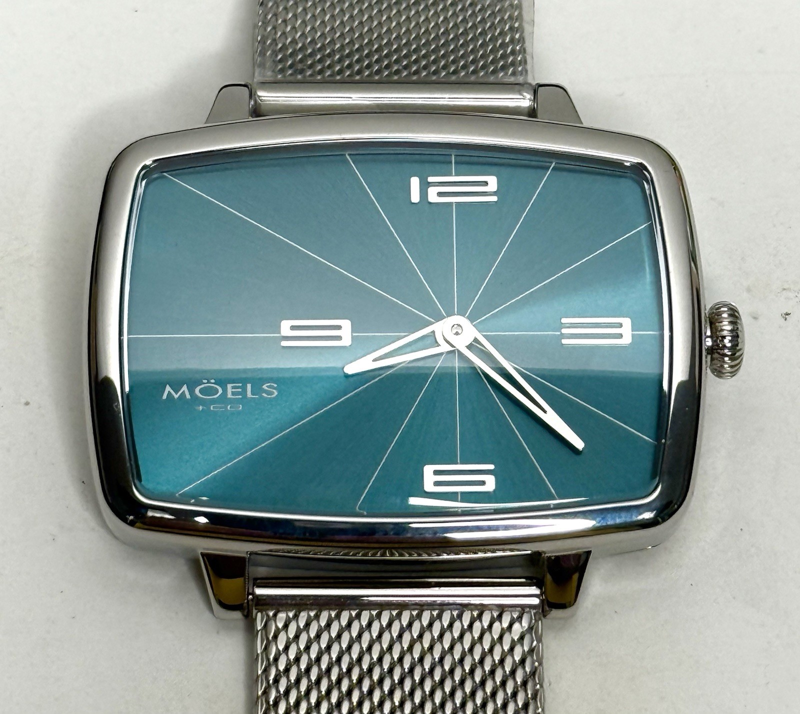 NEW MOELS & CO 528 S2